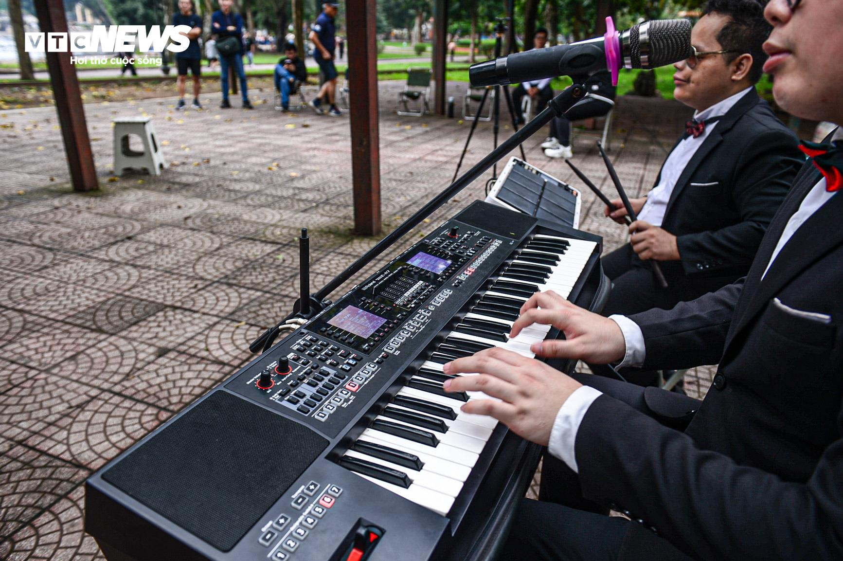 Chàng khiếm thị mê sáo trúc và hành trình mang âm nhạc chữa lành vết thương - 29