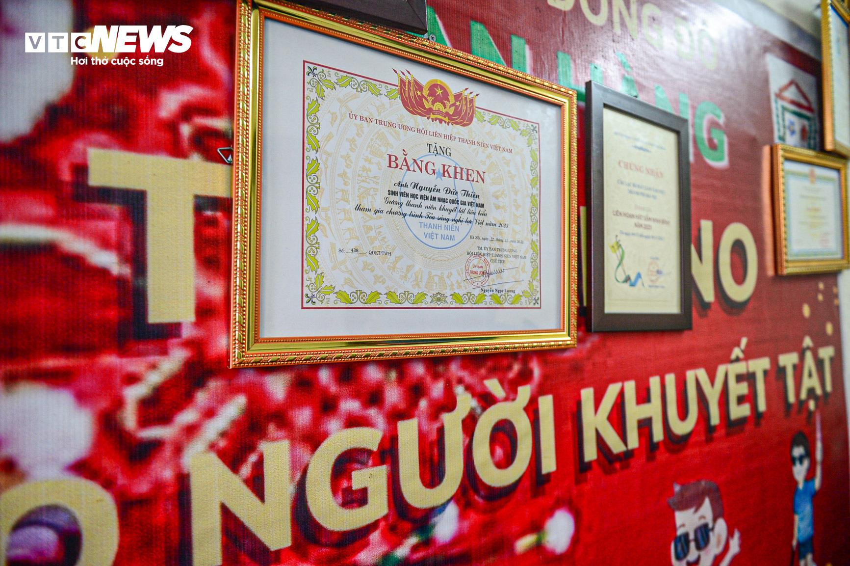 Chàng khiếm thị mê sáo trúc và hành trình mang âm nhạc chữa lành vết thương - 35