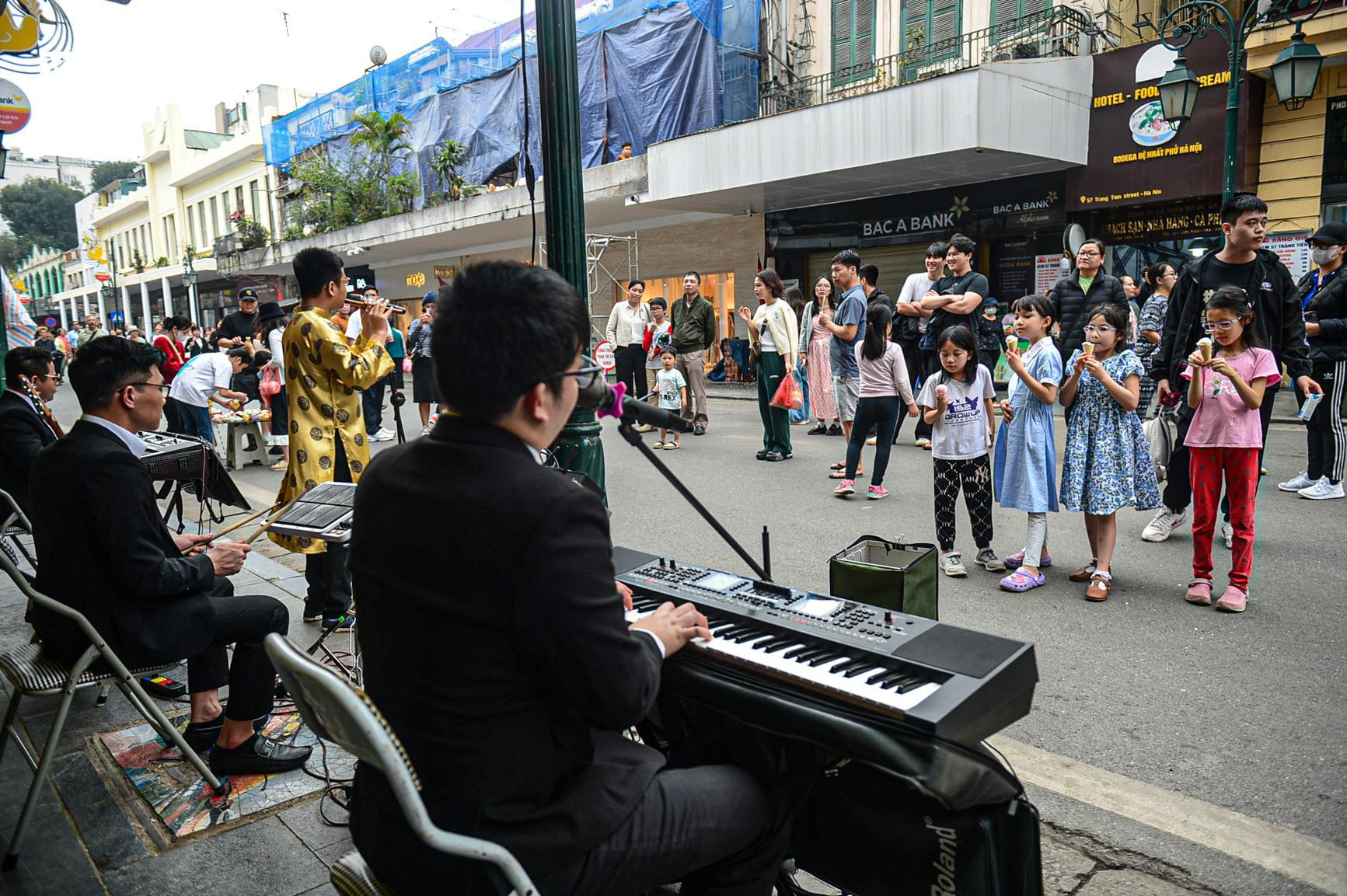 Chàng khiếm thị mê sáo trúc và hành trình mang âm nhạc chữa lành vết thương - 30