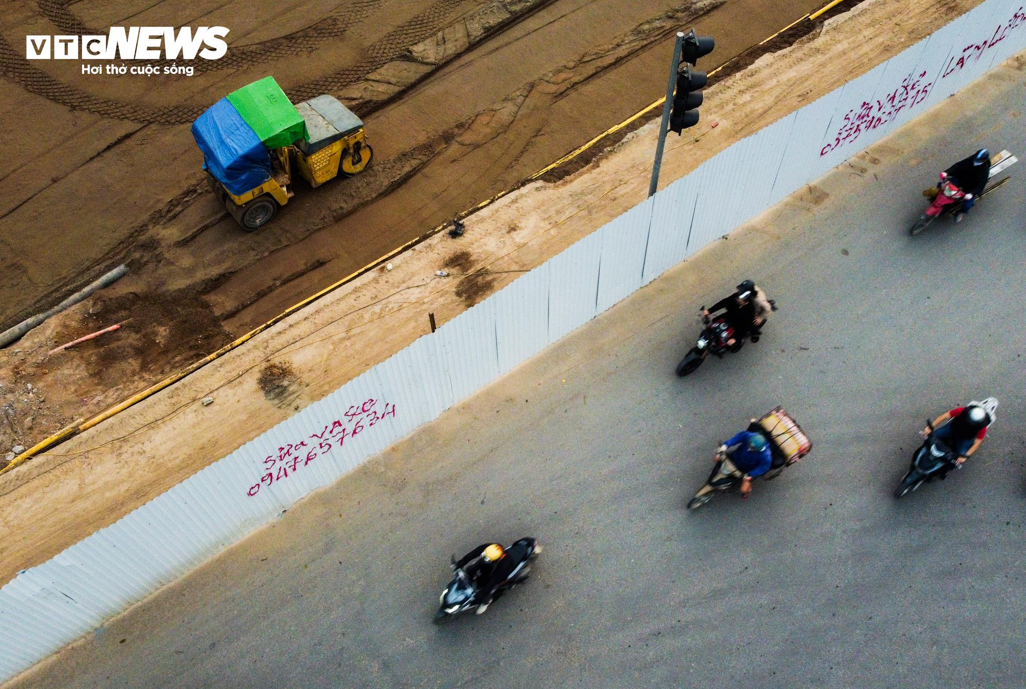 Hà Nội: Thu hẹp rào chắn, không còn cảnh ùn tắc tại nút giao Đại lộ Thăng Long - 5