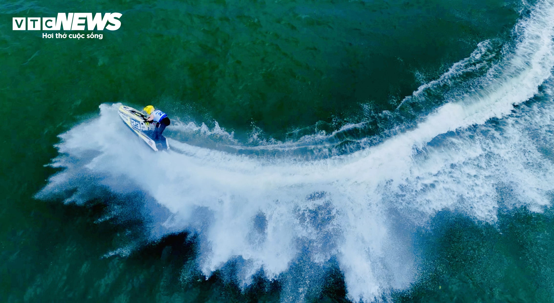 70 tay đua giỏi nhất trong làng đua mô tô nước thế giới quy tụ tại Bình Định - 8