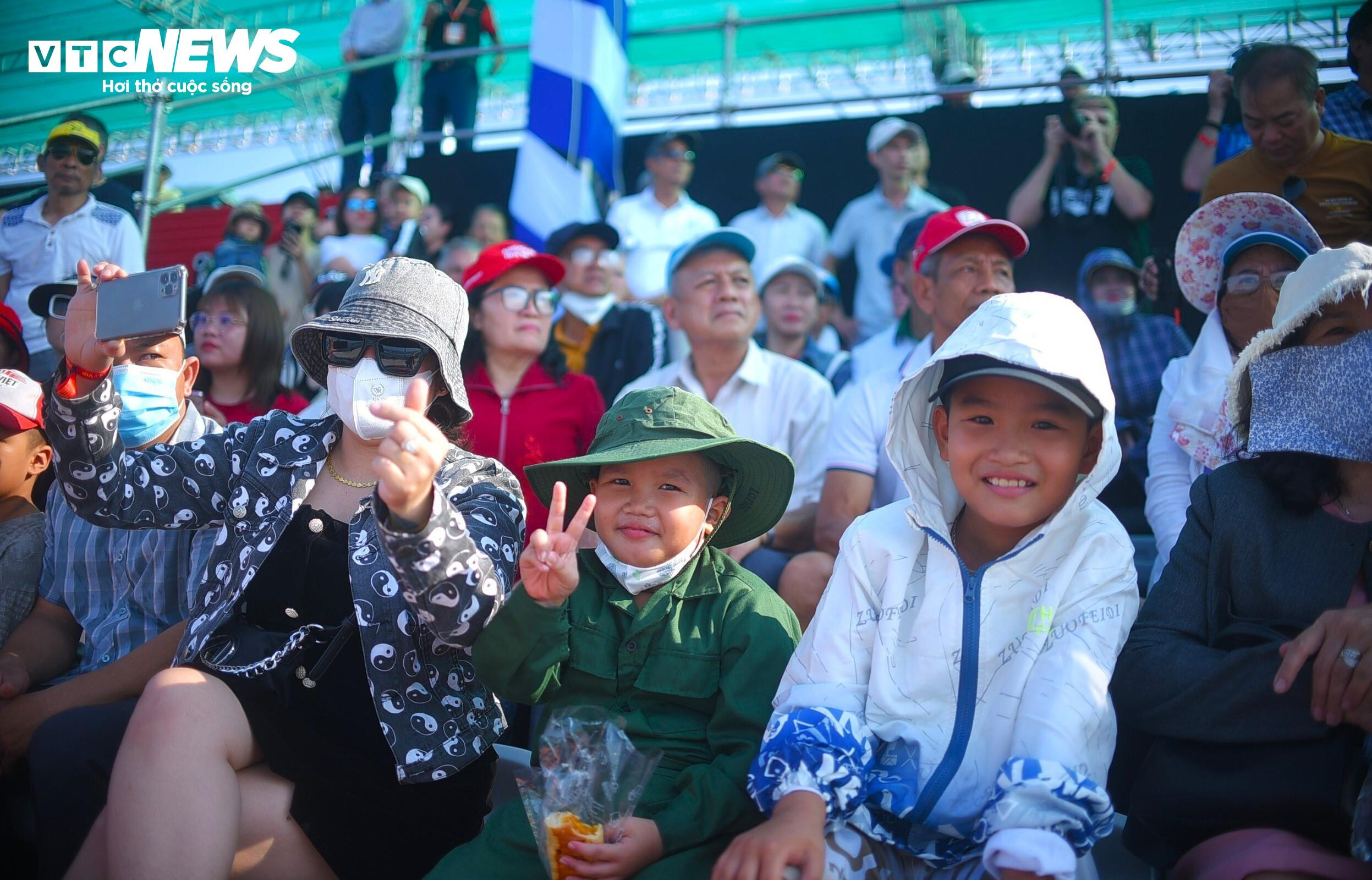  Ấn tượng ngày mở màn Giải vô địch thế giới mô tô nước ở Bình Định - 11