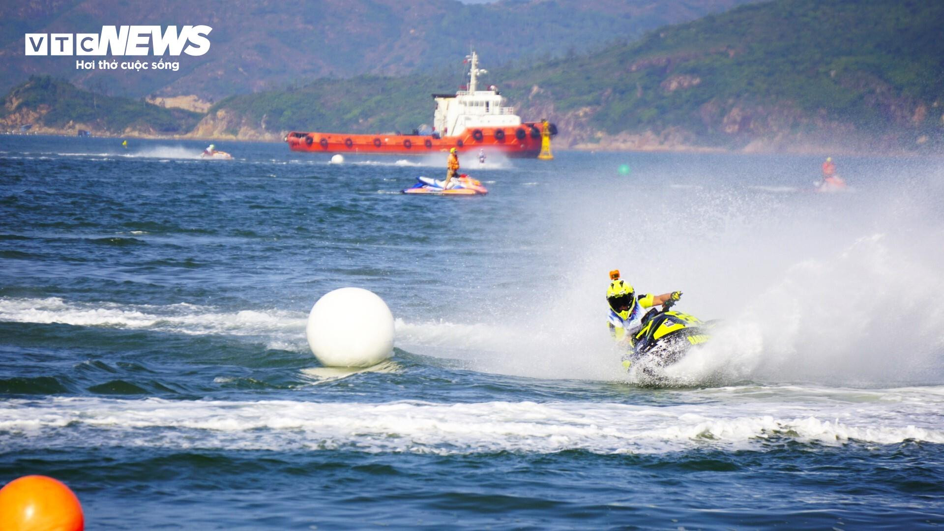  Ấn tượng ngày mở màn Giải vô địch thế giới mô tô nước ở Bình Định - 3