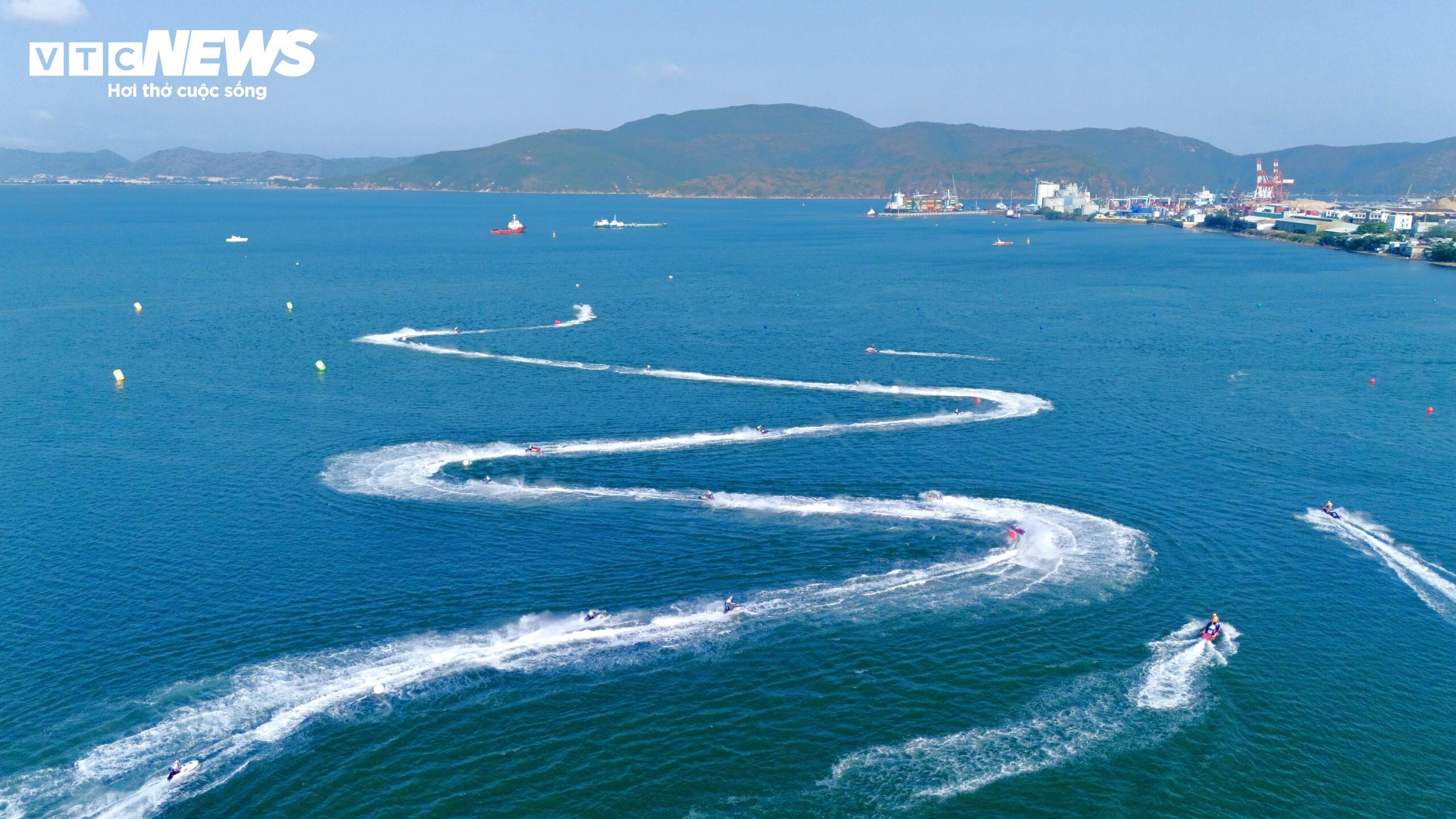  Ấn tượng ngày mở màn Giải vô địch thế giới mô tô nước ở Bình Định - 13