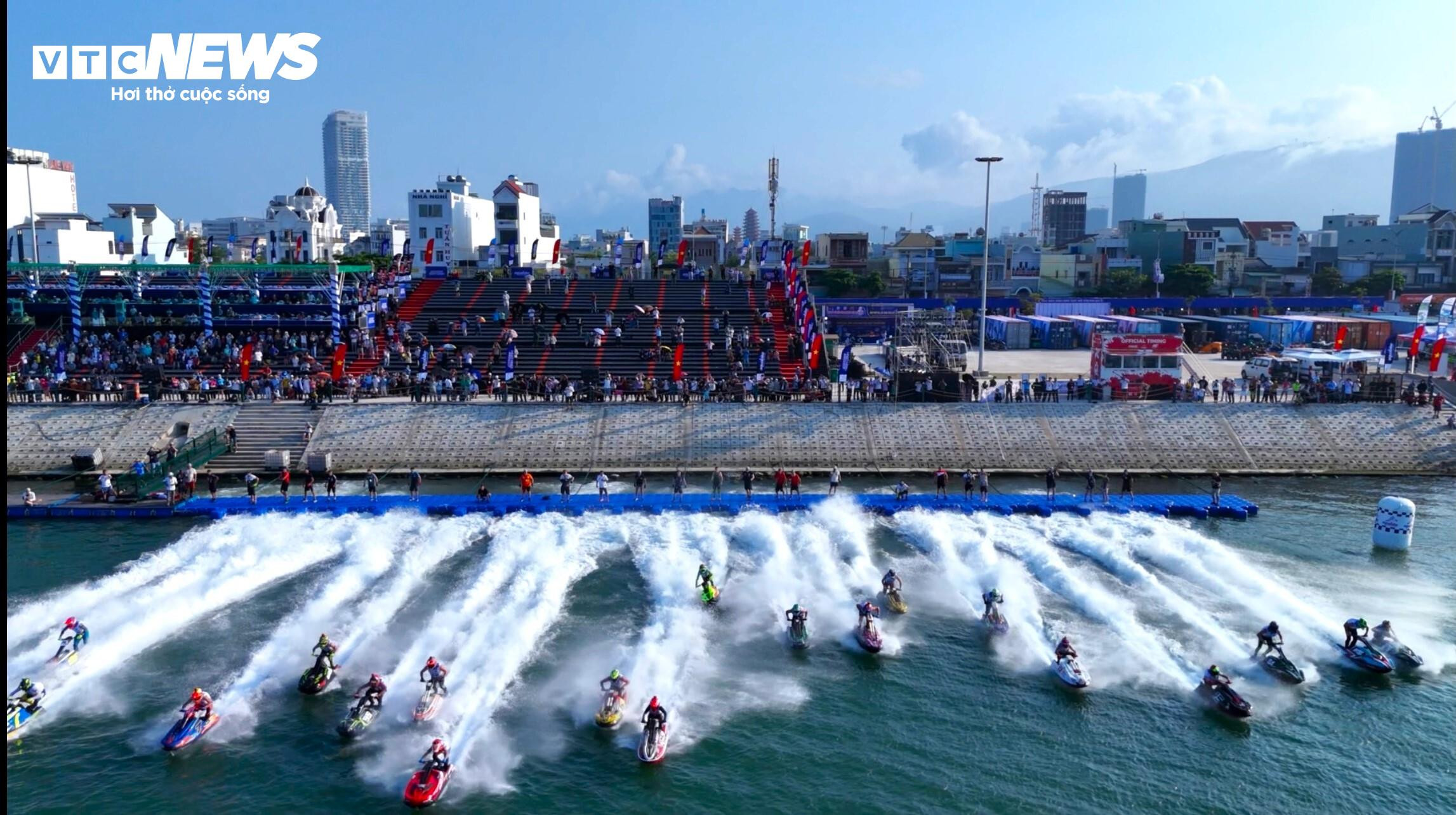  Ấn tượng ngày mở màn Giải vô địch thế giới mô tô nước ở Bình Định - 1