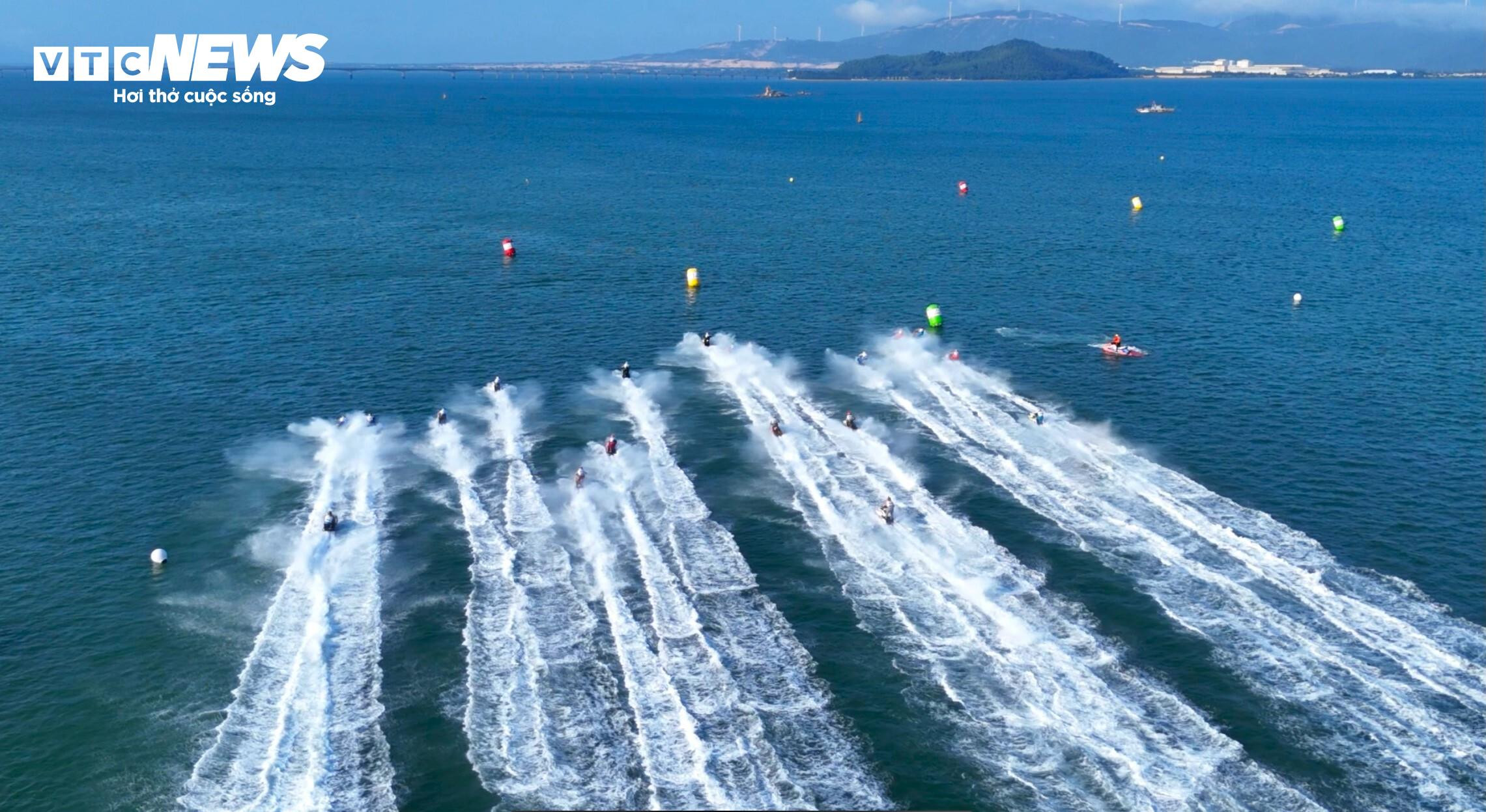  Ấn tượng ngày mở màn Giải vô địch thế giới mô tô nước ở Bình Định - 2