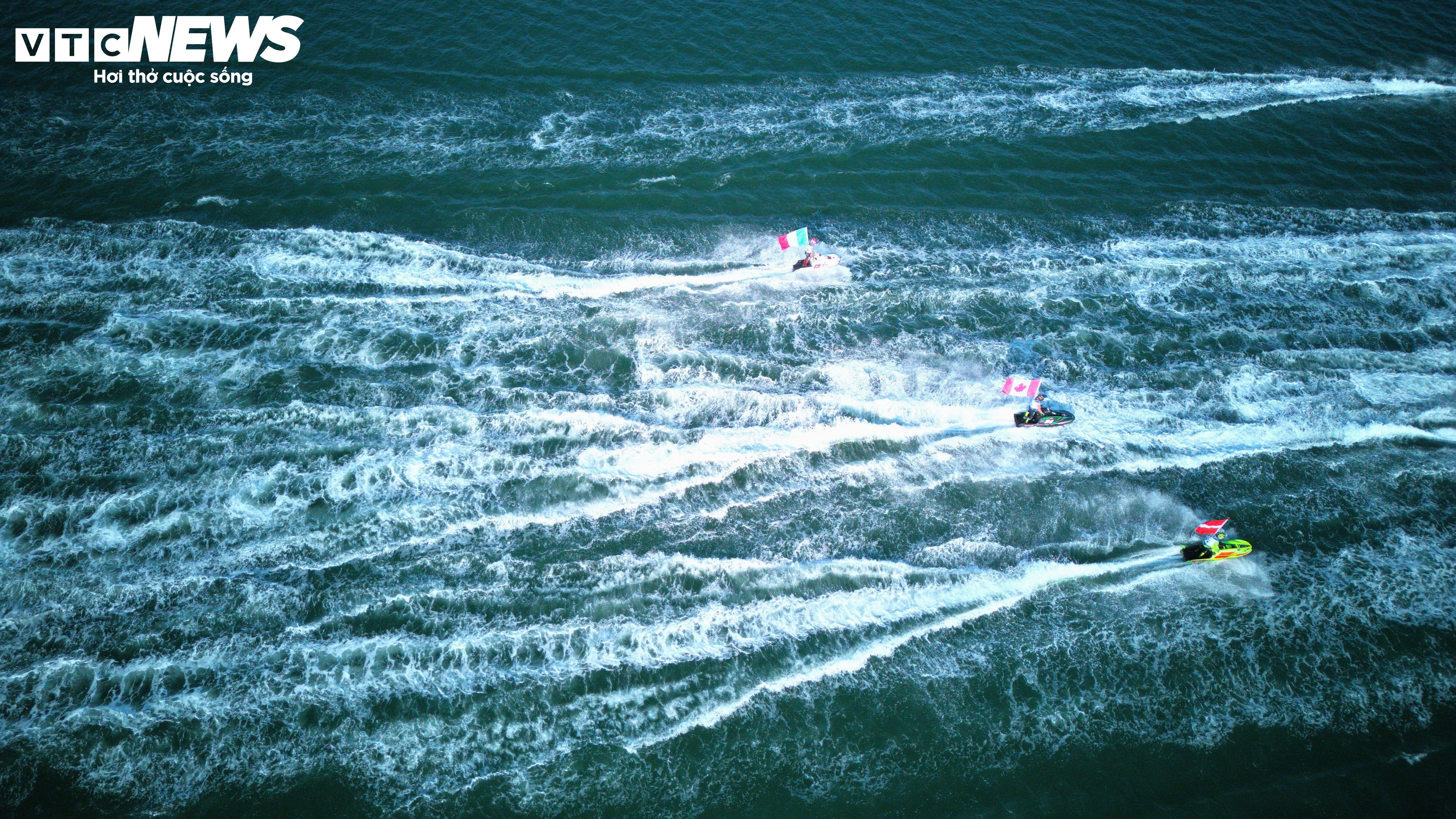  Ấn tượng ngày mở màn Giải vô địch thế giới mô tô nước ở Bình Định - 10