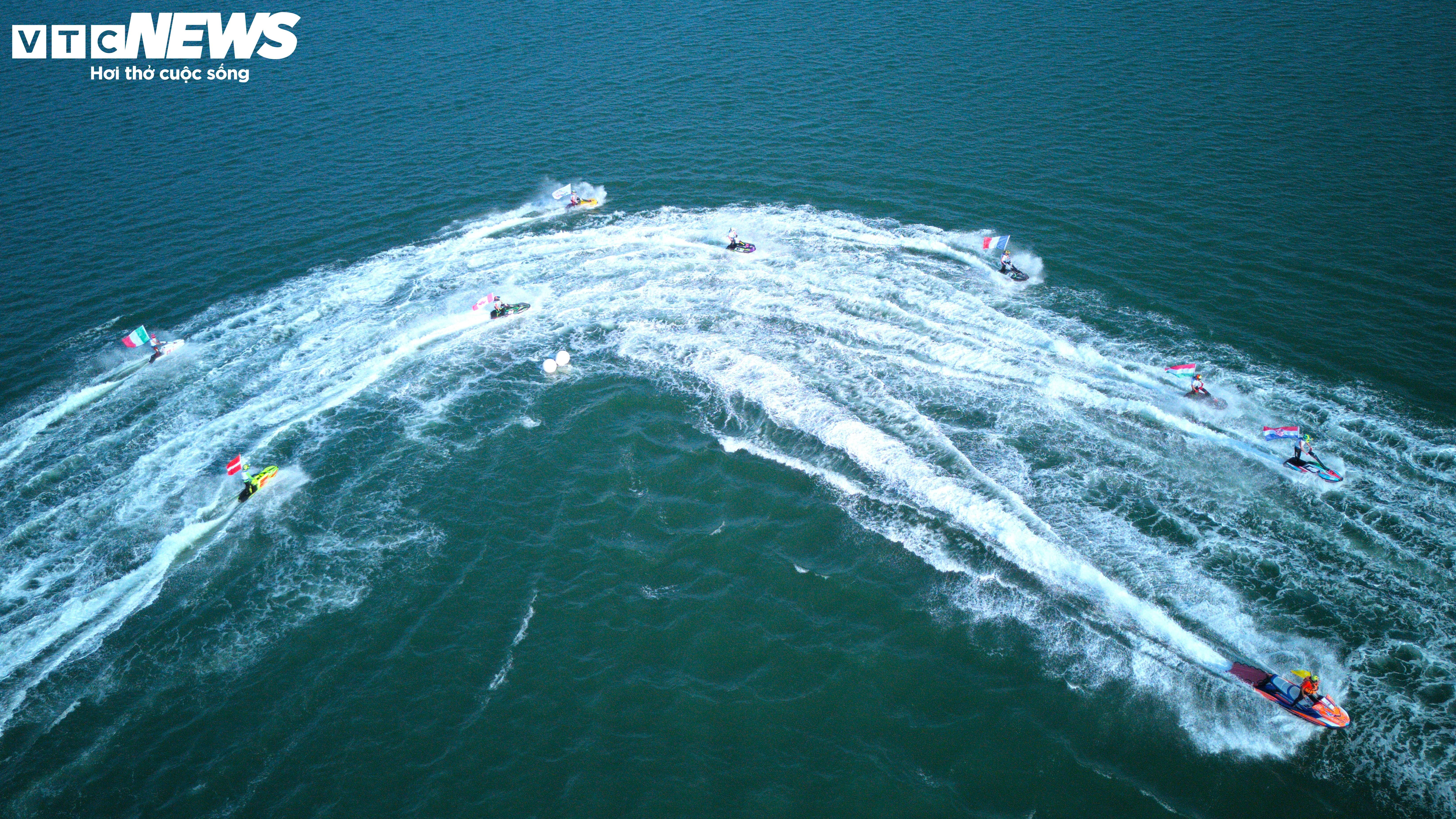  Ấn tượng ngày mở màn Giải vô địch thế giới mô tô nước ở Bình Định - 9