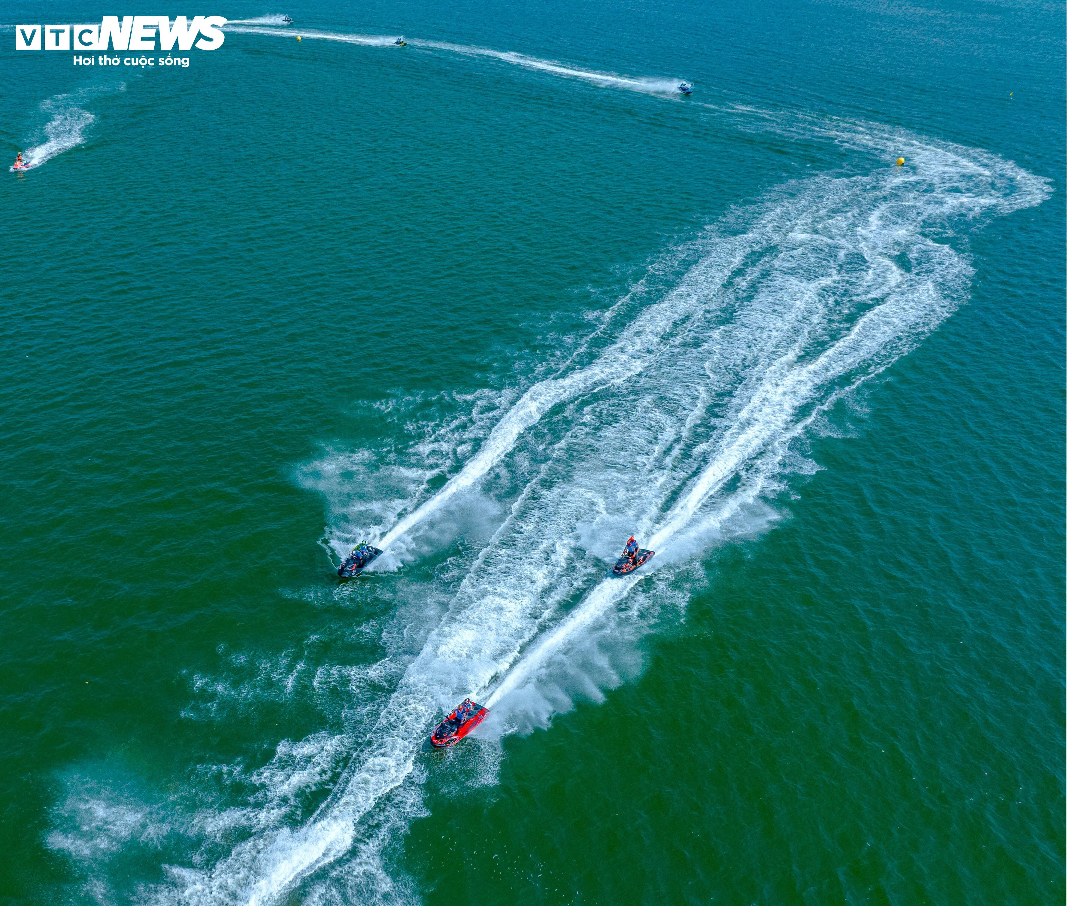  Ấn tượng ngày mở màn Giải vô địch thế giới mô tô nước ở Bình Định - 8