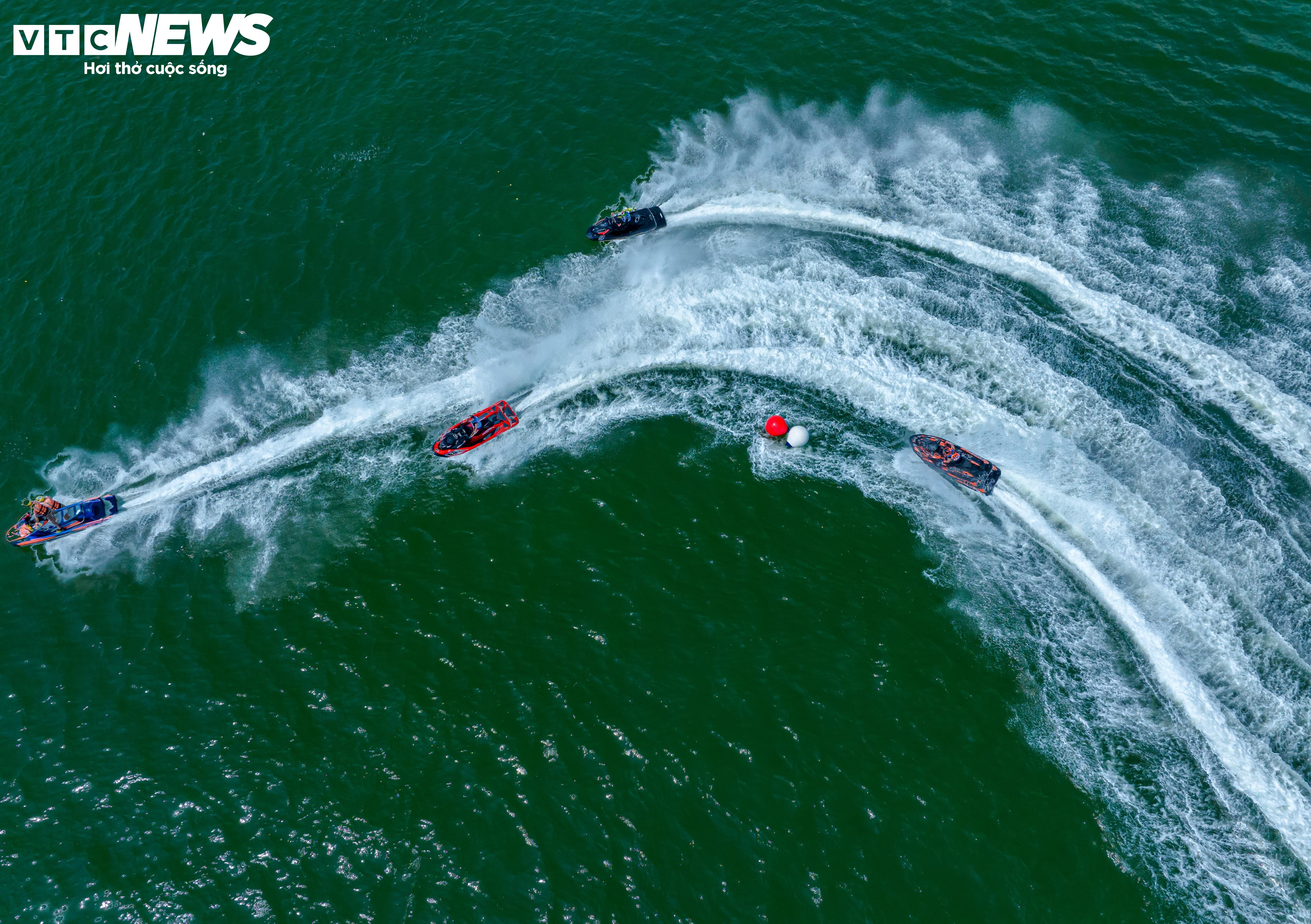  Ấn tượng ngày mở màn Giải vô địch thế giới mô tô nước ở Bình Định - 7