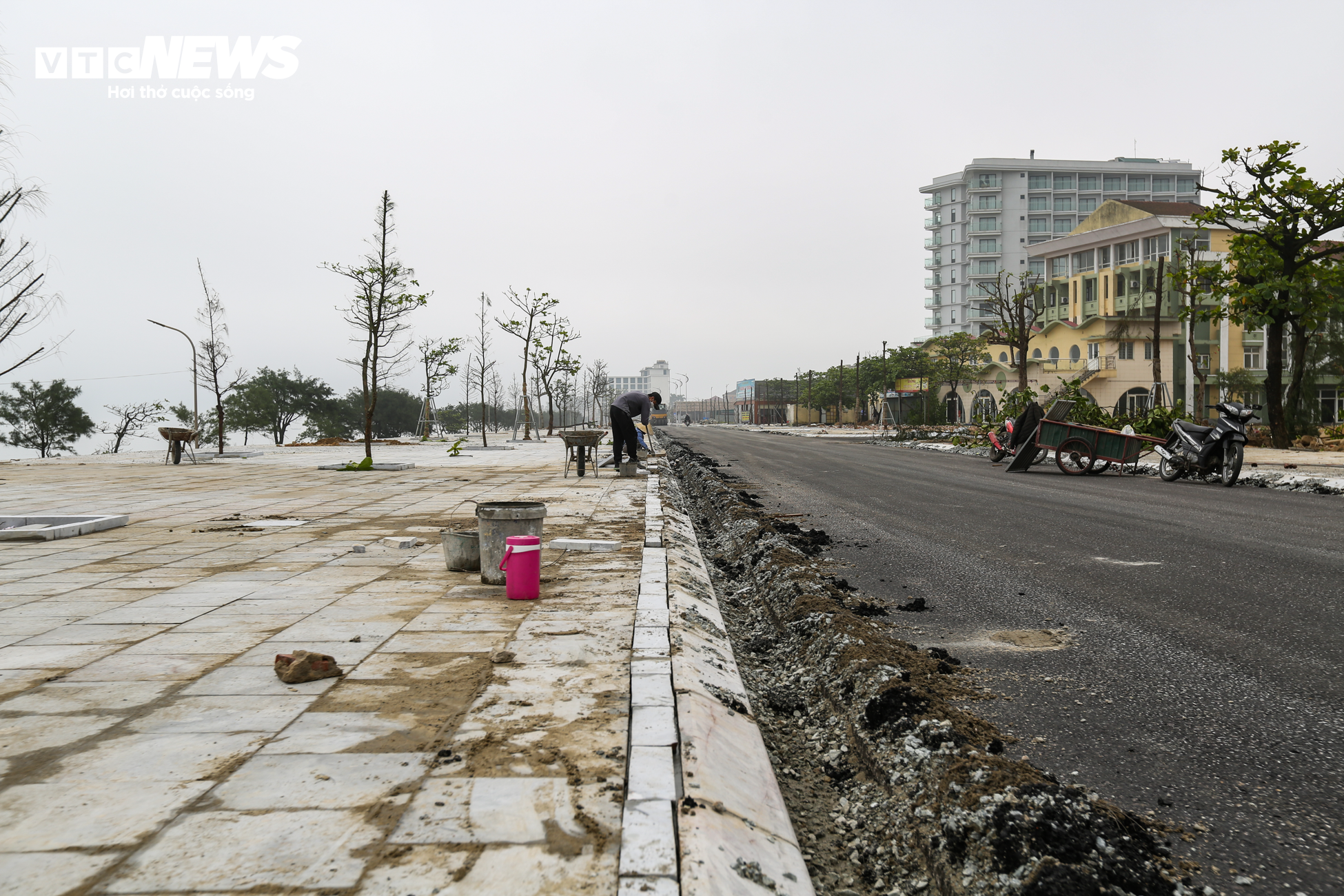 Xốp, rác thải nhựa bủa vây bãi biển đẹp nhất Hà Tĩnh trước mùa du lịch - 18