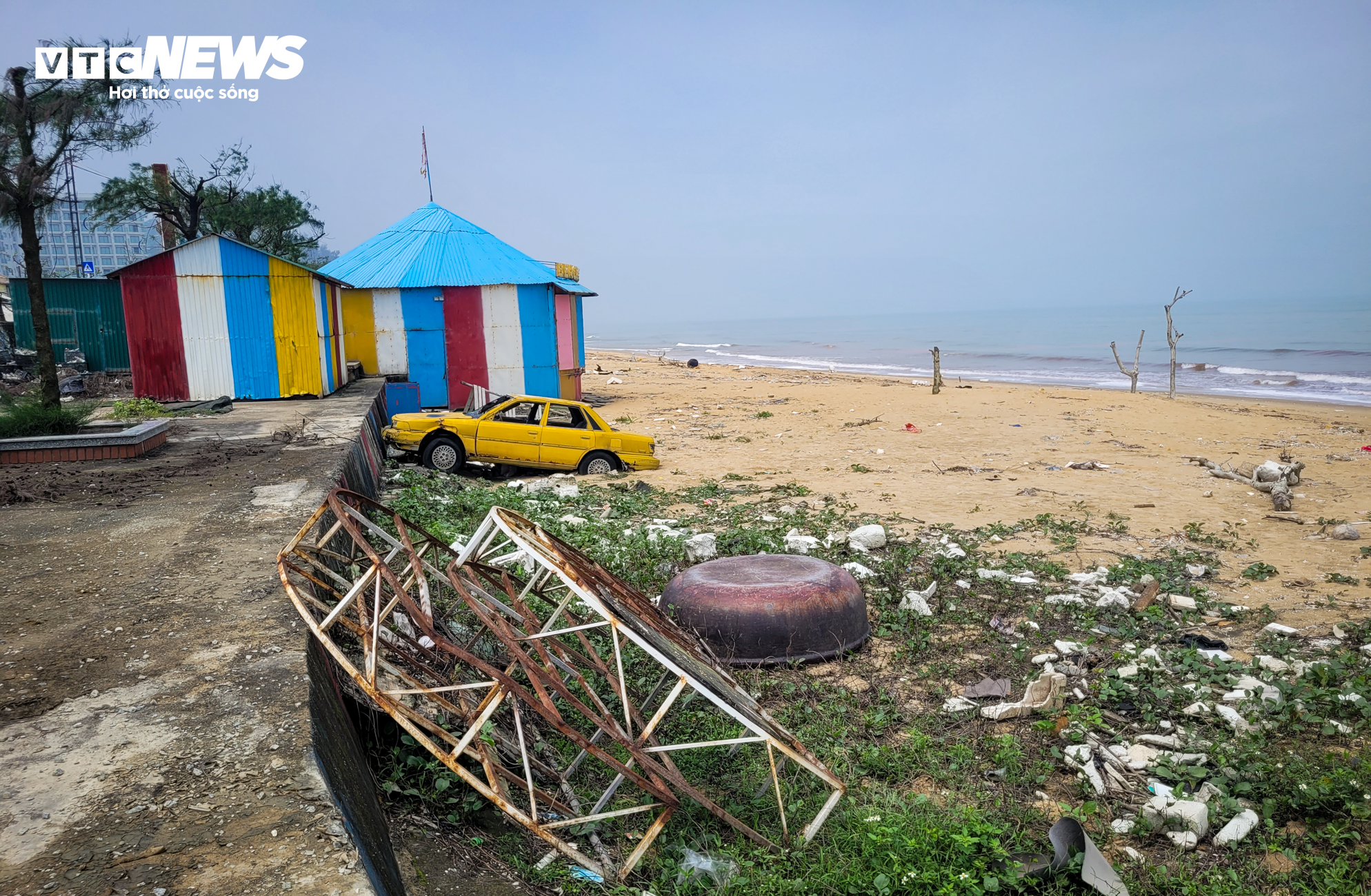 Xốp, rác thải nhựa bủa vây bãi biển đẹp nhất Hà Tĩnh trước mùa du lịch - 9