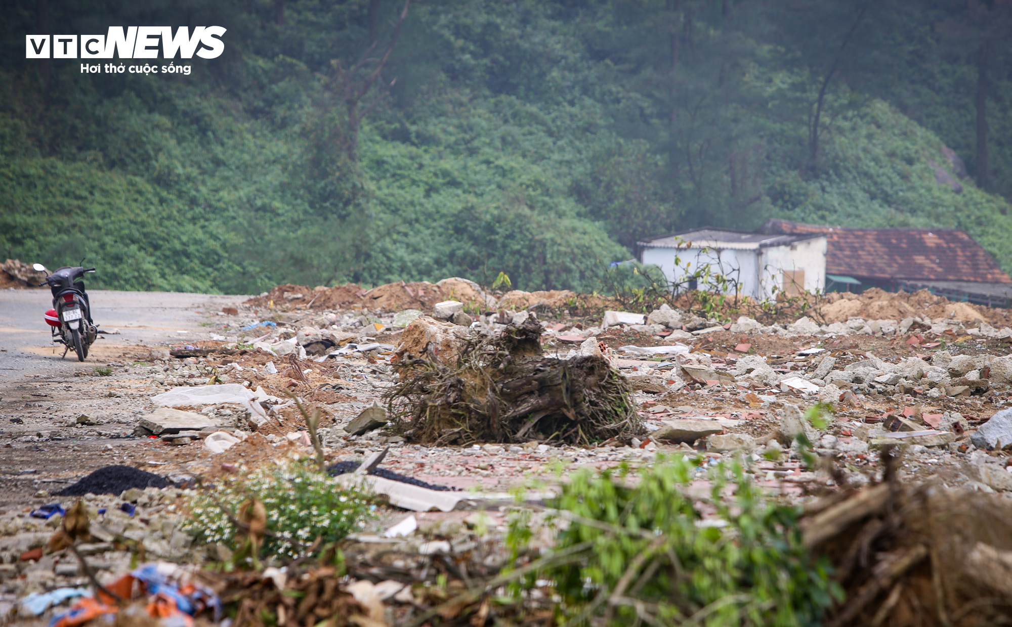 Xốp, rác thải nhựa bủa vây bãi biển đẹp nhất Hà Tĩnh trước mùa du lịch - 12