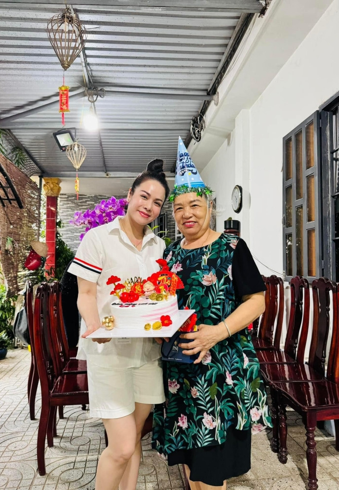 Sao Việt 27/3: Hồng Nhung diện đồ trẻ như thiếu nữ, Hương Tràm nhan sắc khác lạ - 8