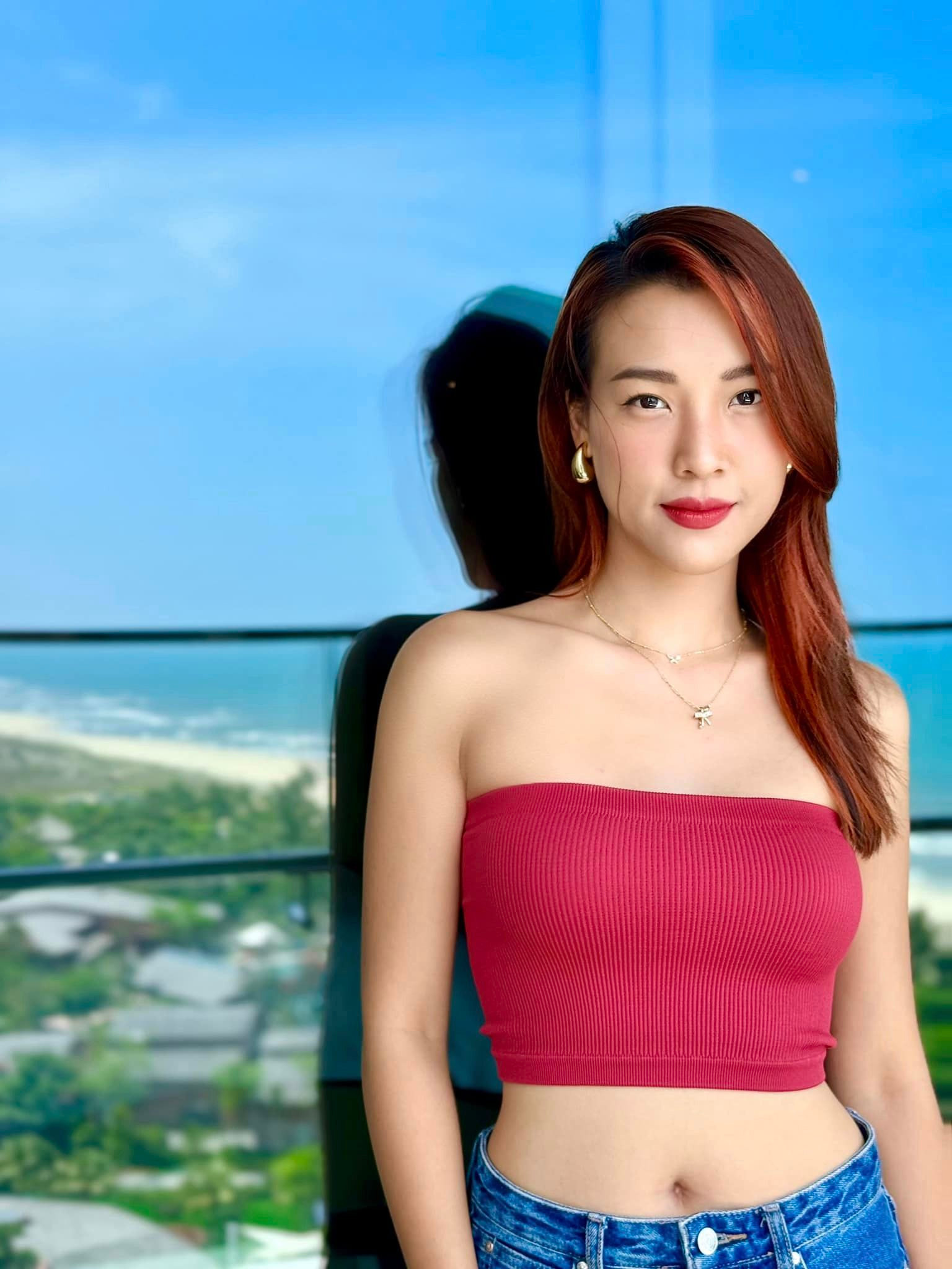 Sao Việt 28/3: Hoài Linh đưa mẹ về Việt Nam, Diễm Hương tình tứ bên chồng trẻ - 10