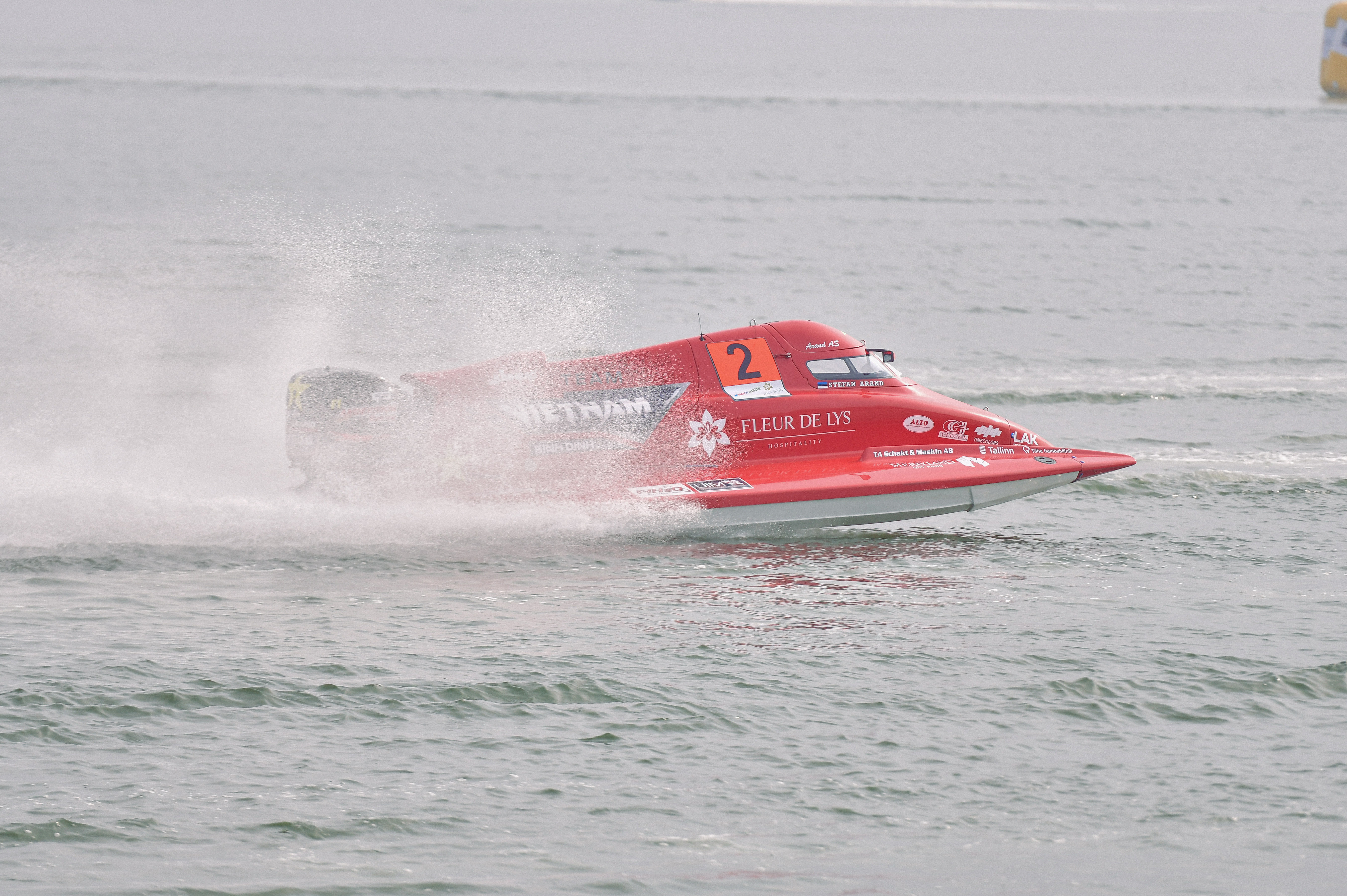 Đội Việt Nam cưỡi 'cỗ máy 18 tỷ' lướt sóng rượt đuổi đối thủ trên đầm Thị Nại - 17