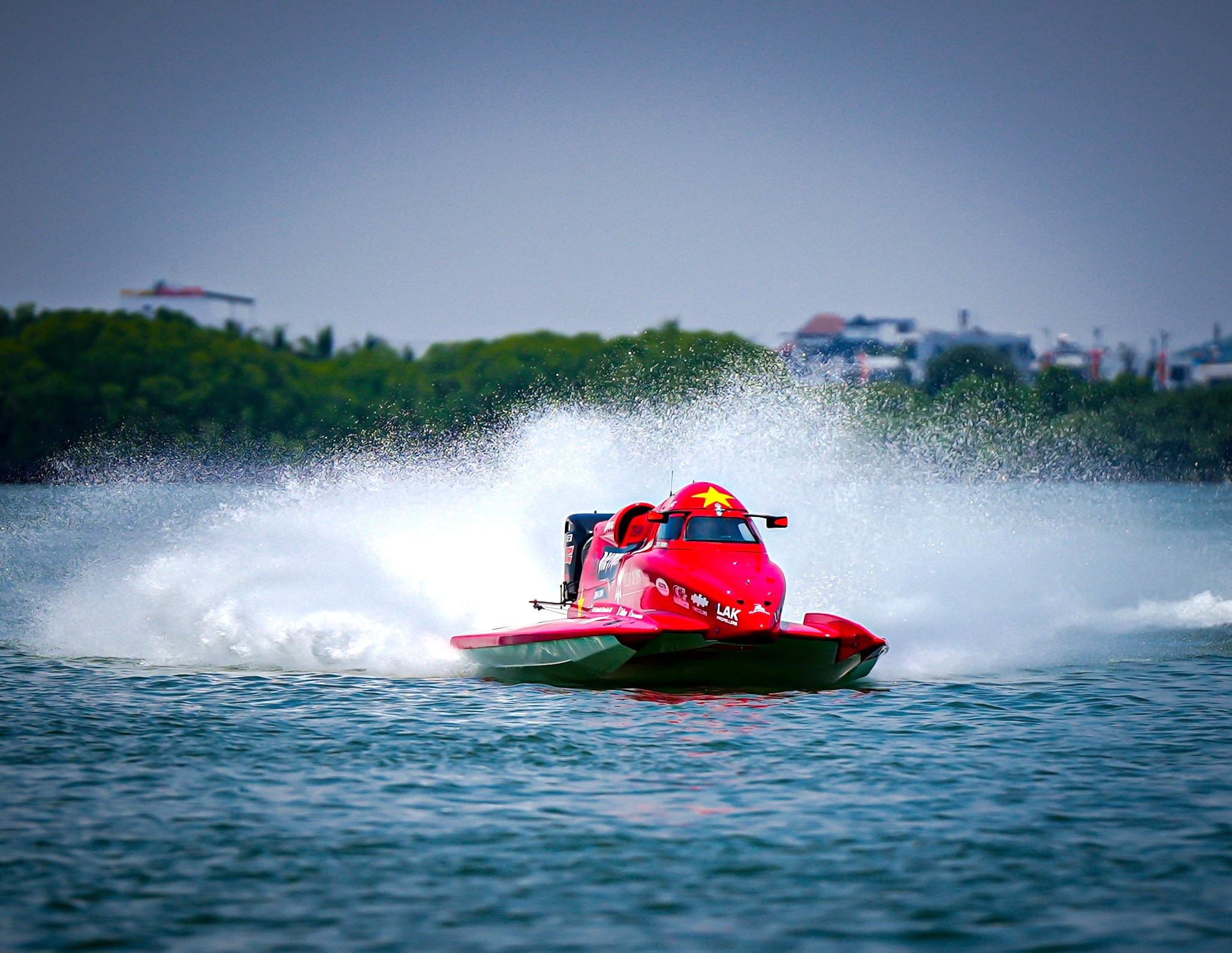 Đội Việt Nam cưỡi 'cỗ máy 18 tỷ' lướt sóng rượt đuổi đối thủ trên đầm Thị Nại - 7