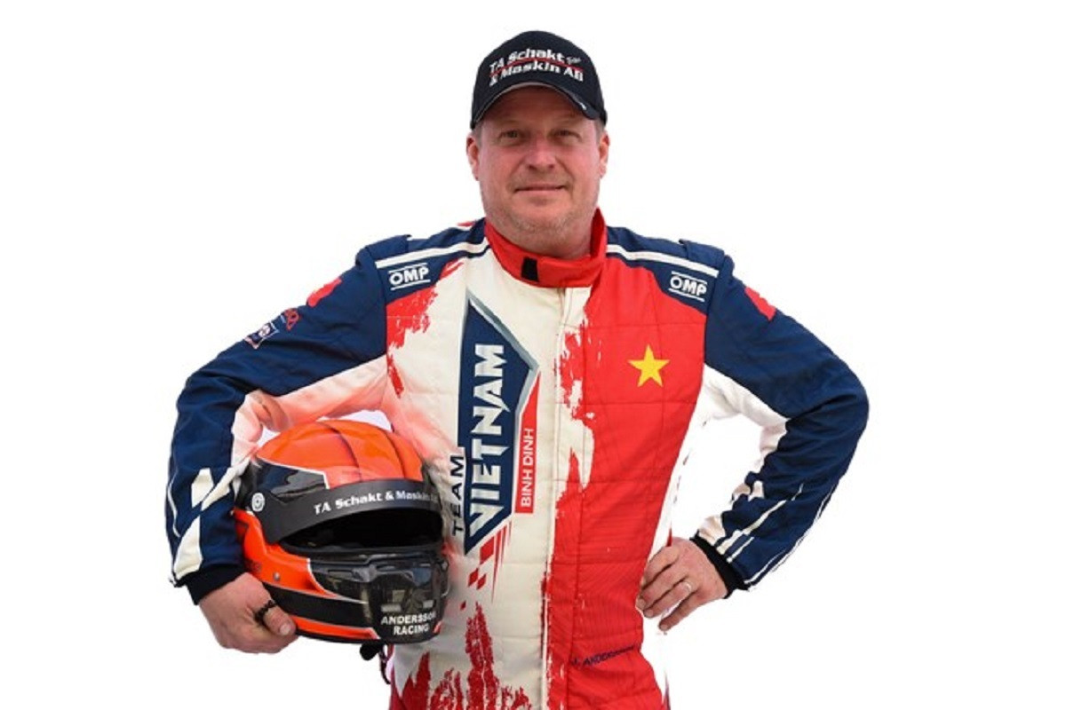 Đội Việt Nam cưỡi 'cỗ máy 18 tỷ' lướt sóng rượt đuổi đối thủ trên đầm Thị Nại - 16