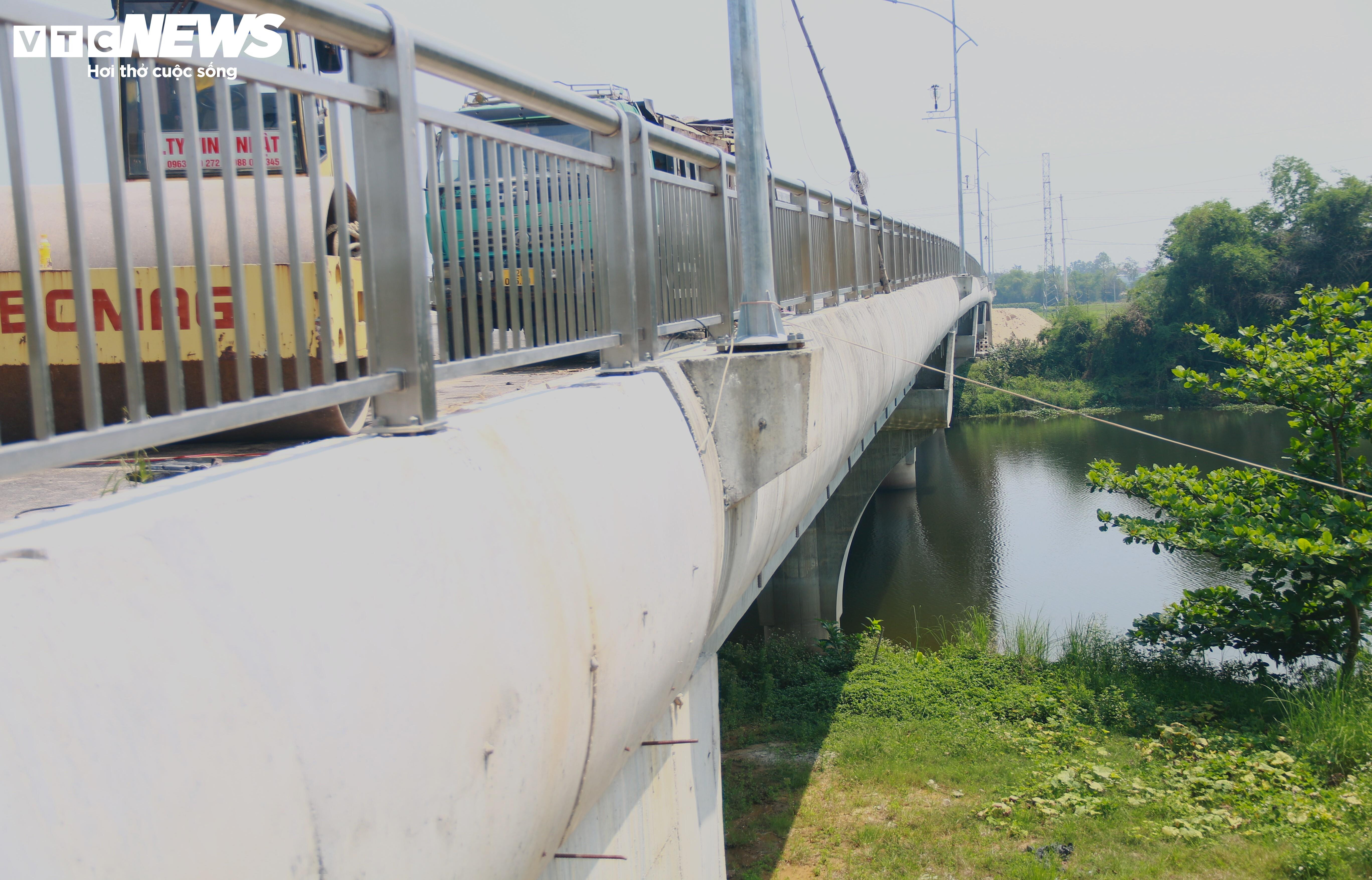 Vướng mặt bằng, cầu hàng trăm tỷ đồng ở Quảng Nam thi công kiểu 'rùa bò' - 1