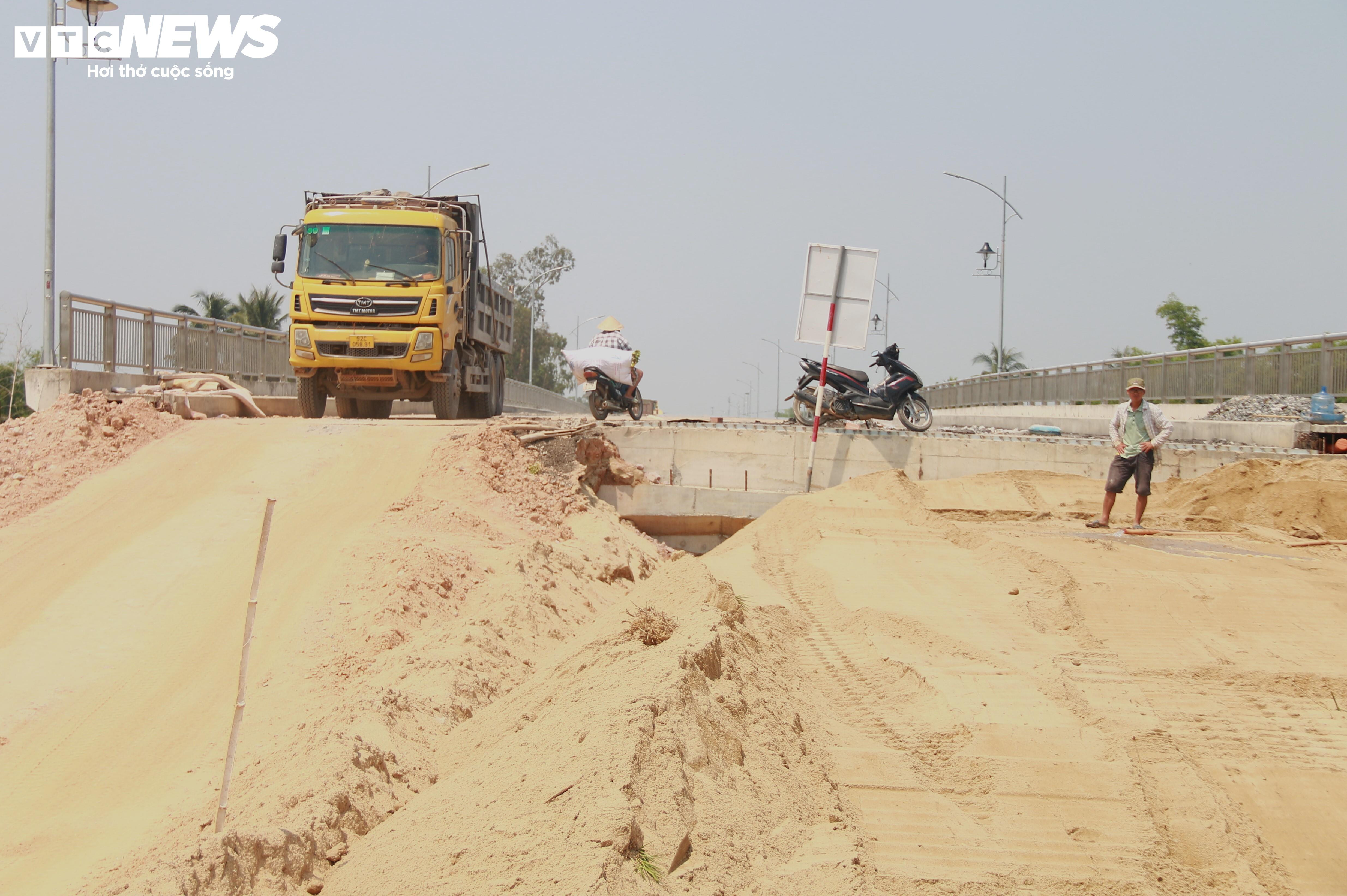 Vướng mặt bằng, cầu hàng trăm tỷ đồng ở Quảng Nam thi công kiểu 'rùa bò' - 6