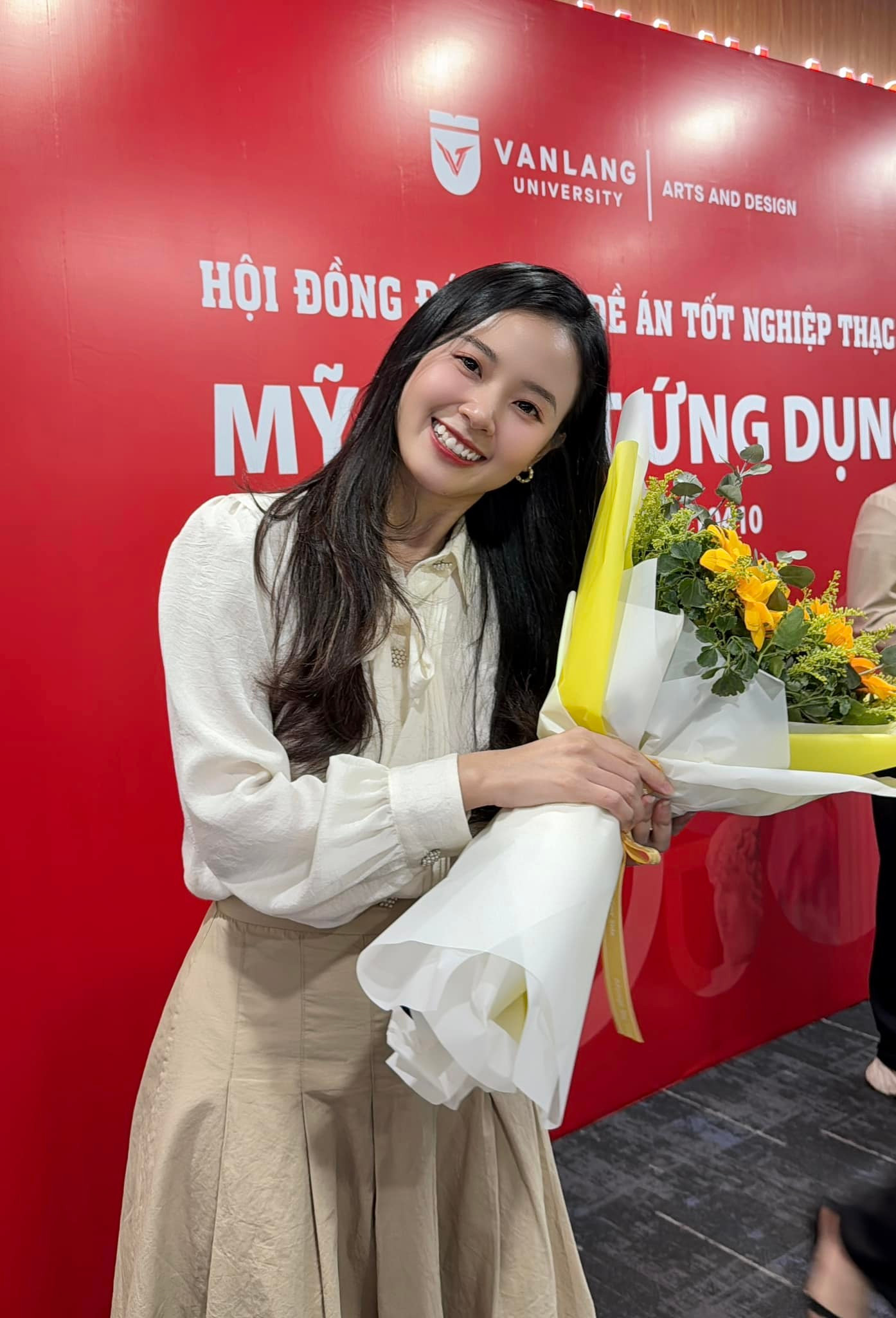 Sao Việt 31/3: Mai Phương Thúy đẹp mong manh, Midu tốt nghiệp á khoa thạc sĩ - 2