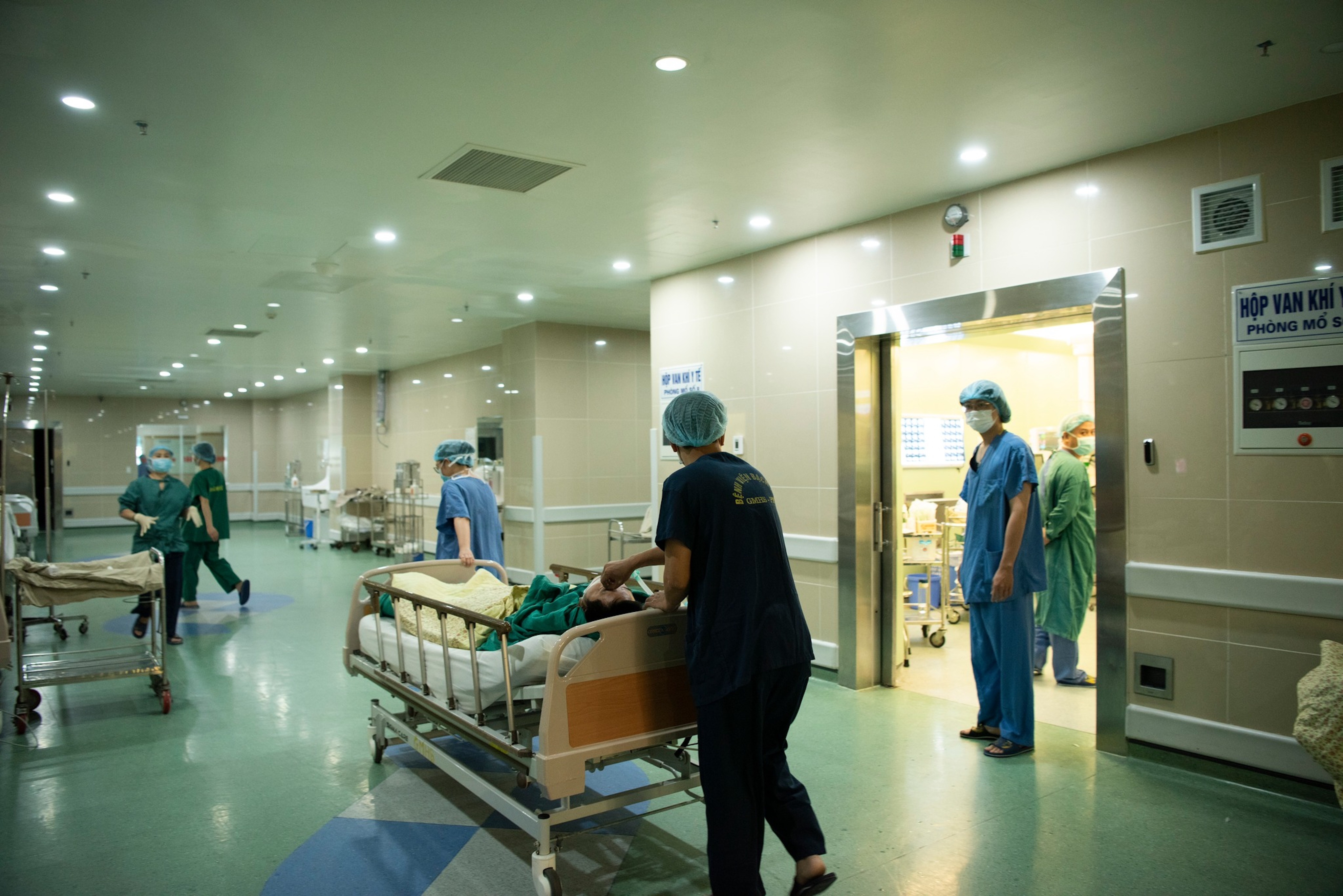 Cô gái hồi sinh từ quả thận của mẹ và 4 giờ căng thẳng trong phòng phẫu thuật - 19