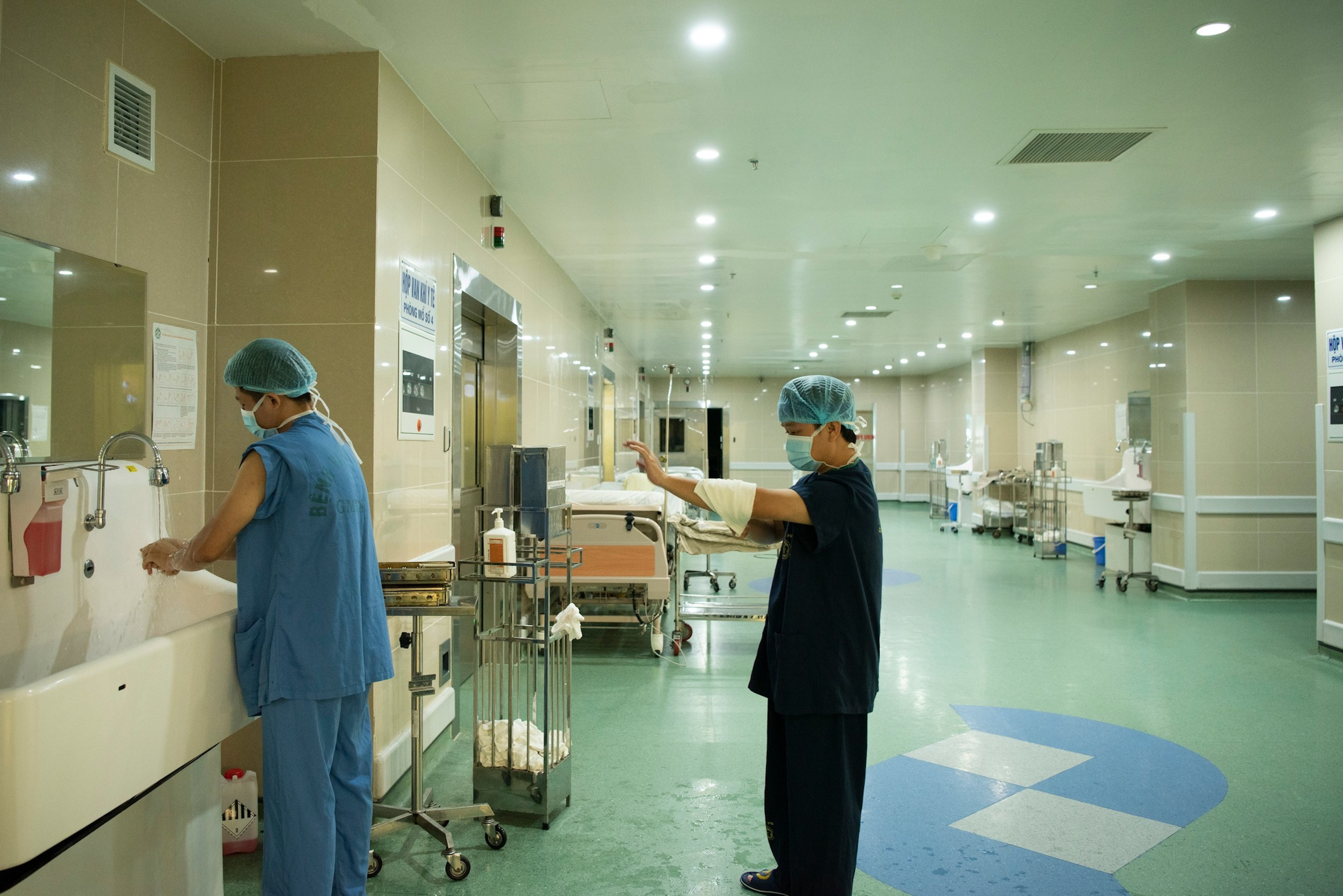 Cô gái hồi sinh từ quả thận của mẹ và 4 giờ căng thẳng trong phòng phẫu thuật - 2