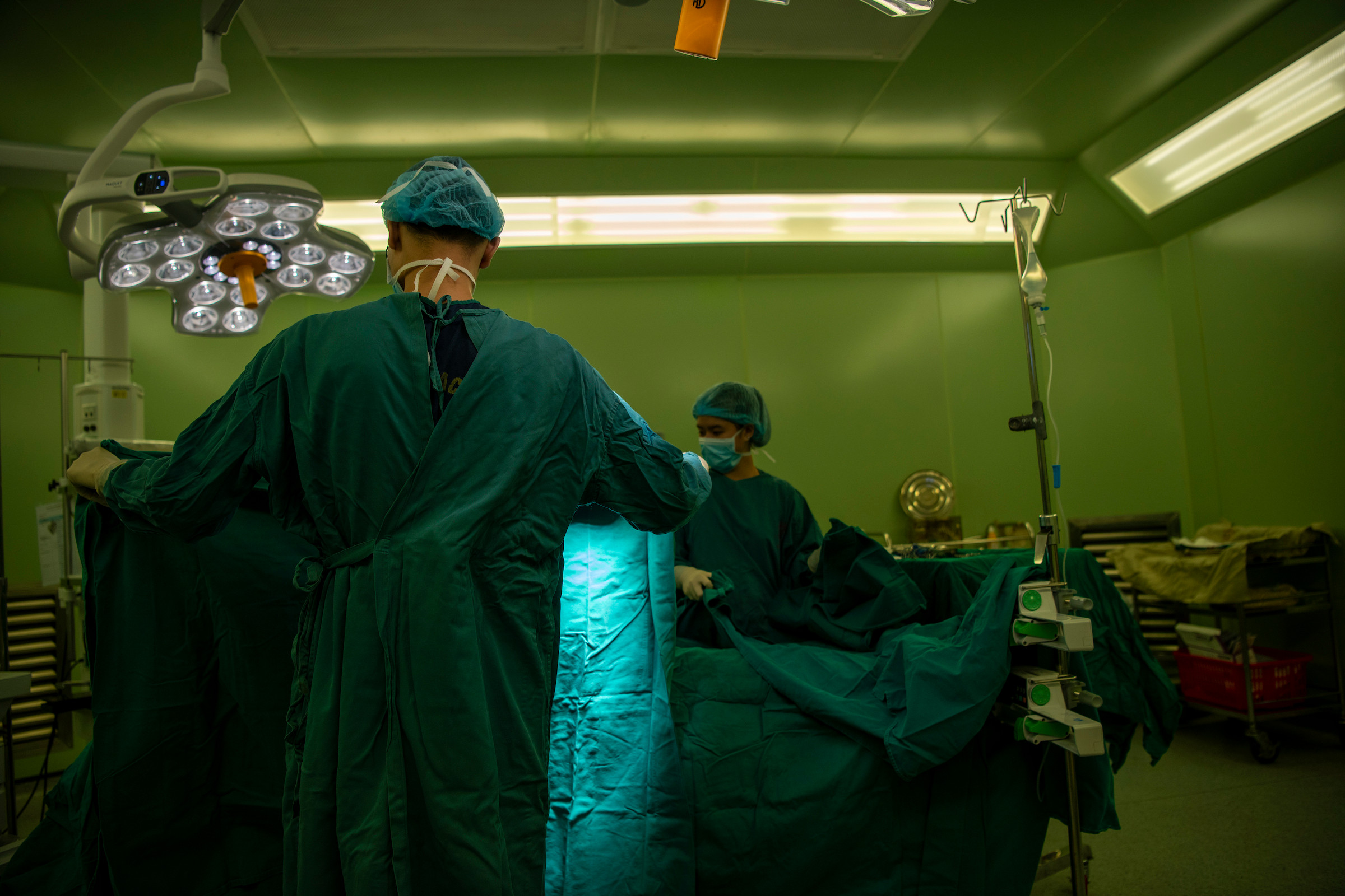 Cô gái hồi sinh từ quả thận của mẹ và 4 giờ căng thẳng trong phòng phẫu thuật - 4