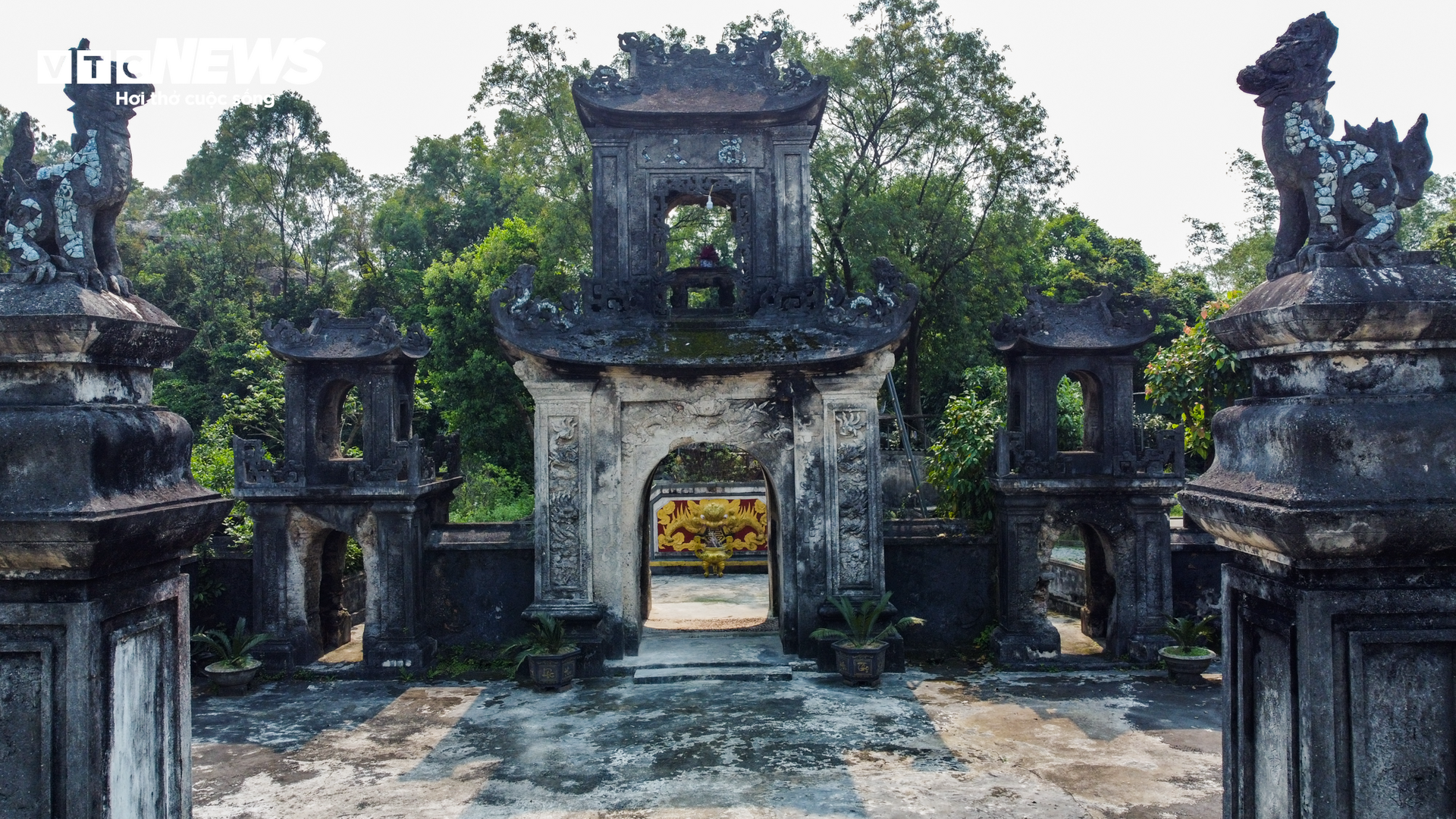 Ngôi đền 700 tuổi ở Hà Tĩnh ‘kêu cứu’ - 10