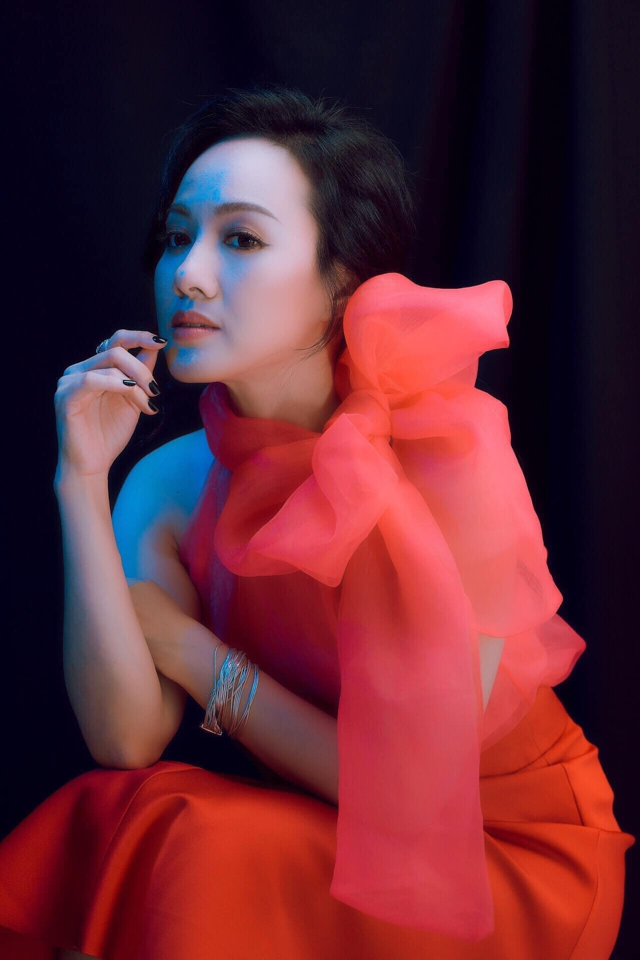 Sao Việt 6/4: Minh Tú đăng ký kết hôn, Đàm Vĩnh Hưng kèm con tập viết - 4