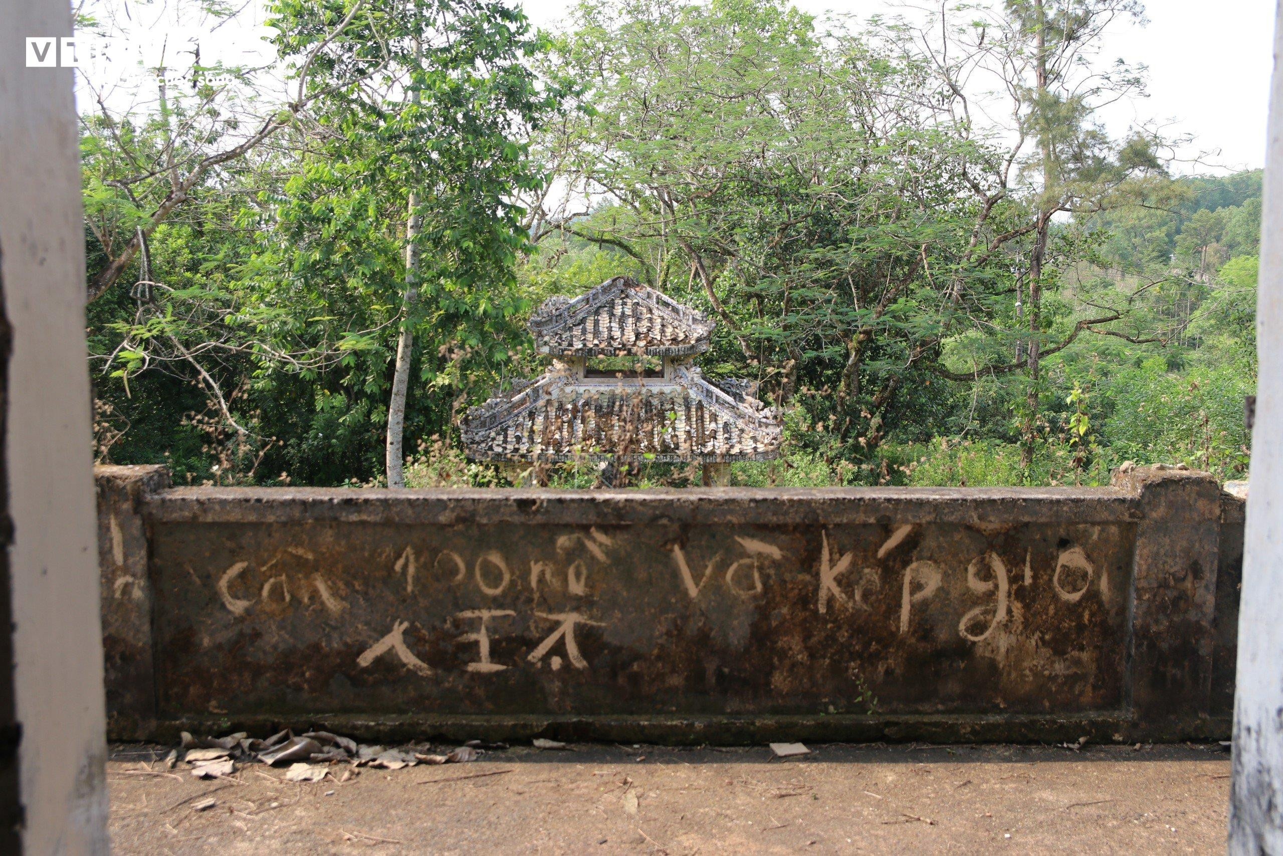 Vì sao dinh thự của 'bạo chúa miền Trung' bị bỏ hoang đến rợn người? - 4