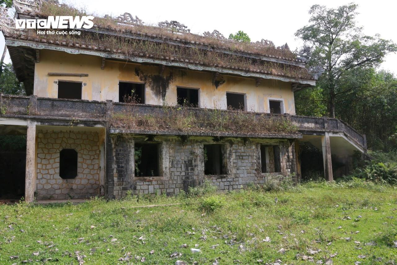 Vì sao dinh thự của 'bạo chúa miền Trung' bị bỏ hoang đến rợn người? - 2