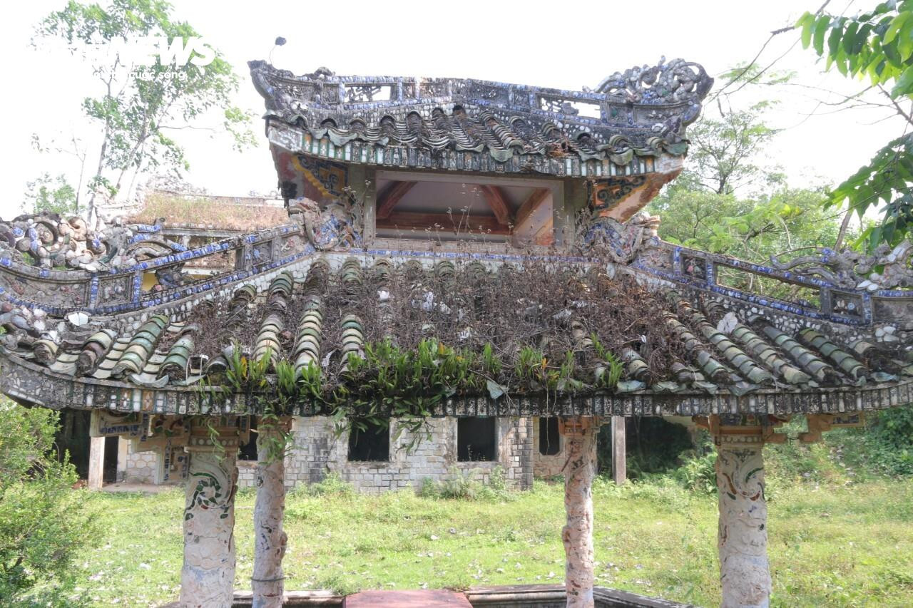 Vì sao dinh thự của 'bạo chúa miền Trung' bị bỏ hoang đến rợn người? - 6