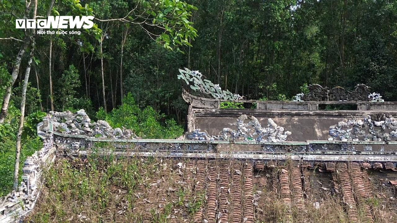 Vì sao dinh thự của 'bạo chúa miền Trung' bị bỏ hoang đến rợn người? - 5