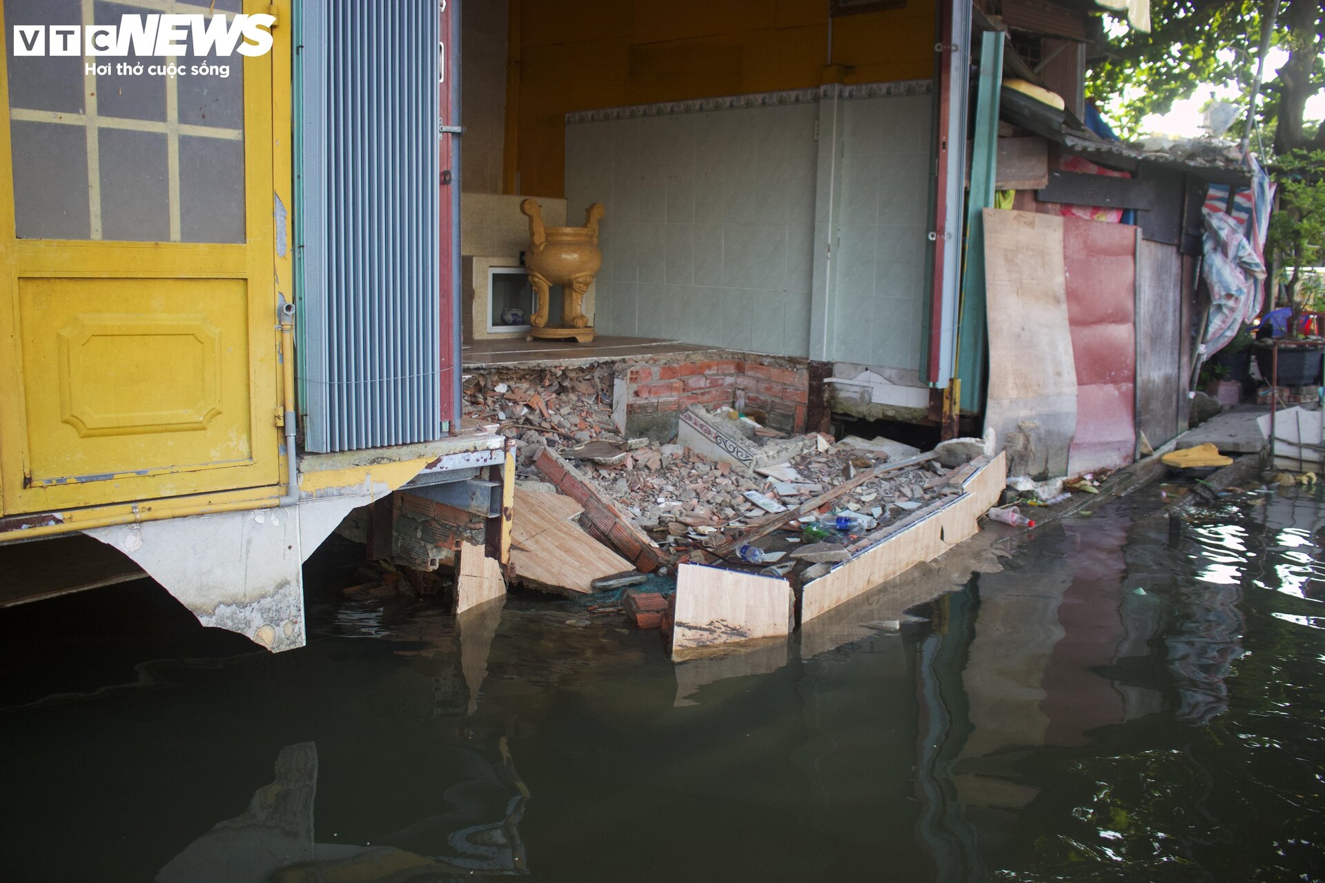 Bờ kè Thanh Đa sau 9 tháng sạt lở: Ngủ không dám đóng cửa, thấp thỏm lo nhà sập - 10