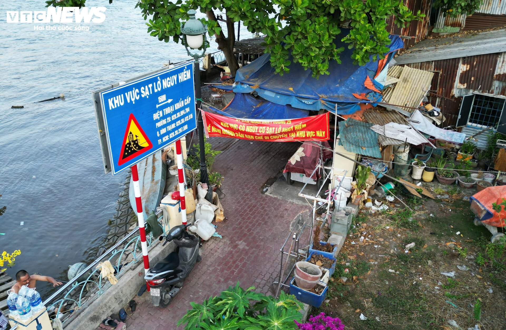 Bờ kè Thanh Đa sau 9 tháng sạt lở: Ngủ không dám đóng cửa, thấp thỏm lo nhà sập - 14