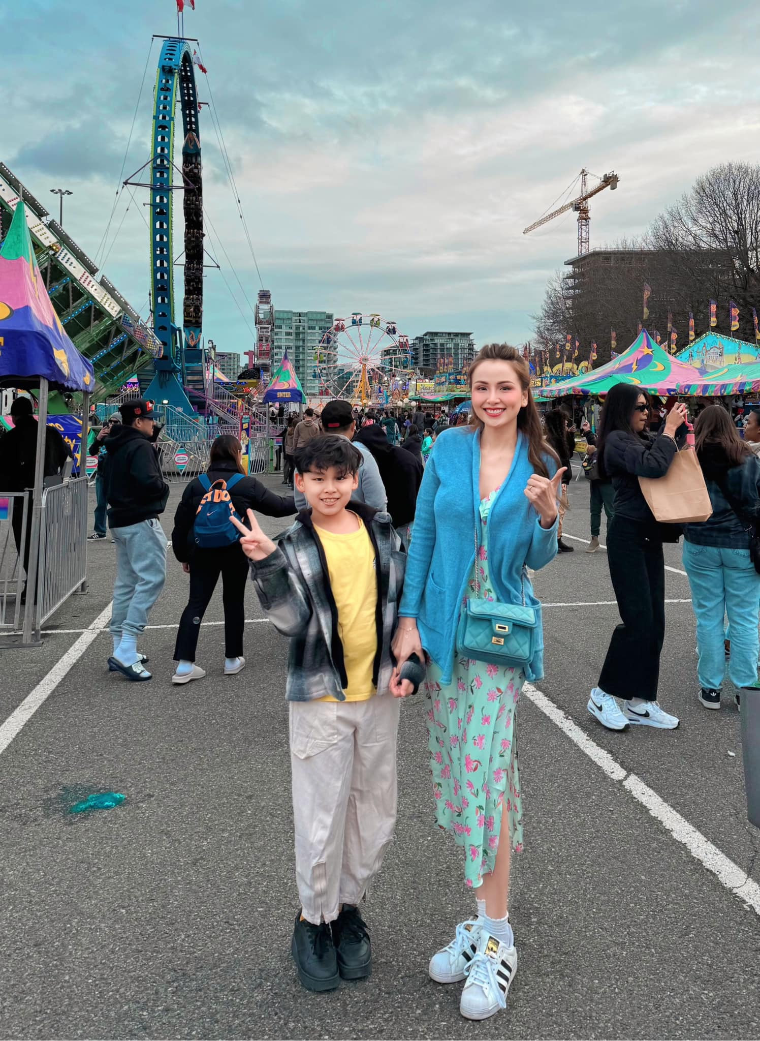 Sao Việt 10/4: Thu Quỳnh tươi tắn khi bầu lần 2, Hồng Vân trẻ đẹp bên học trò - 10