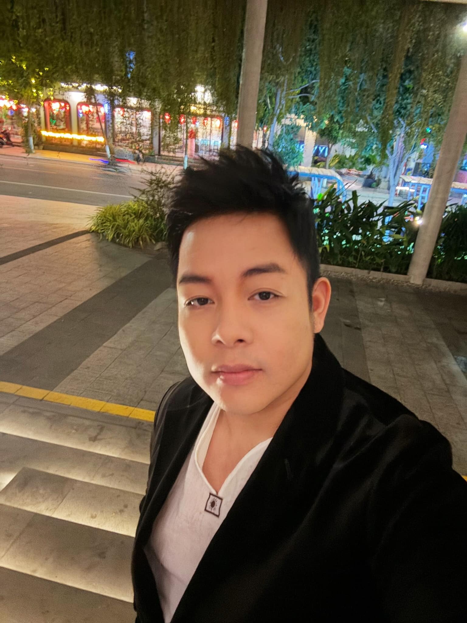 Sao Việt 12/4: Quang Lê phong độ, bạn gái Bằng Kiều hội ngộ Trizzie Phương Trinh - 2