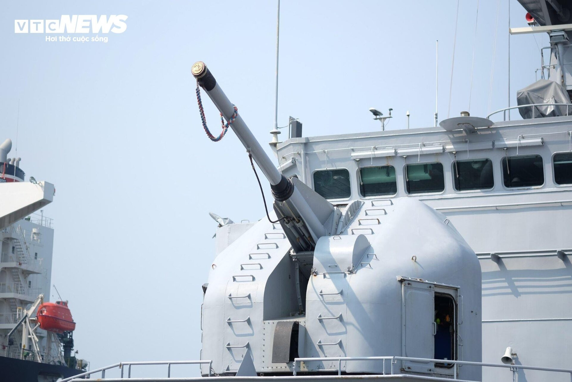 Hình ảnh tuần dương hạm Vendemiaire Pháp ở Cảng Đà Nẵng - 5