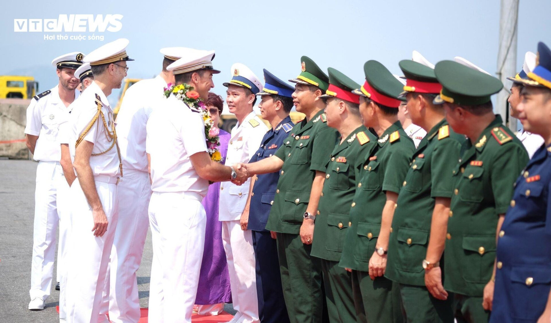 Hình ảnh tuần dương hạm Vendemiaire Pháp ở Cảng Đà Nẵng - 2