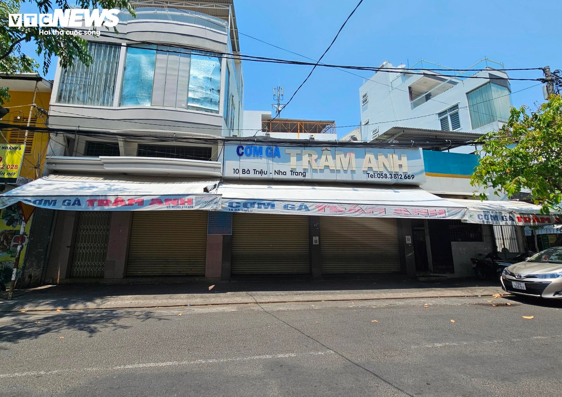 Nha Trang sau các vụ ngộ độc: Quán gà đóng cửa, cổng trường vắng hàng rong  - 2