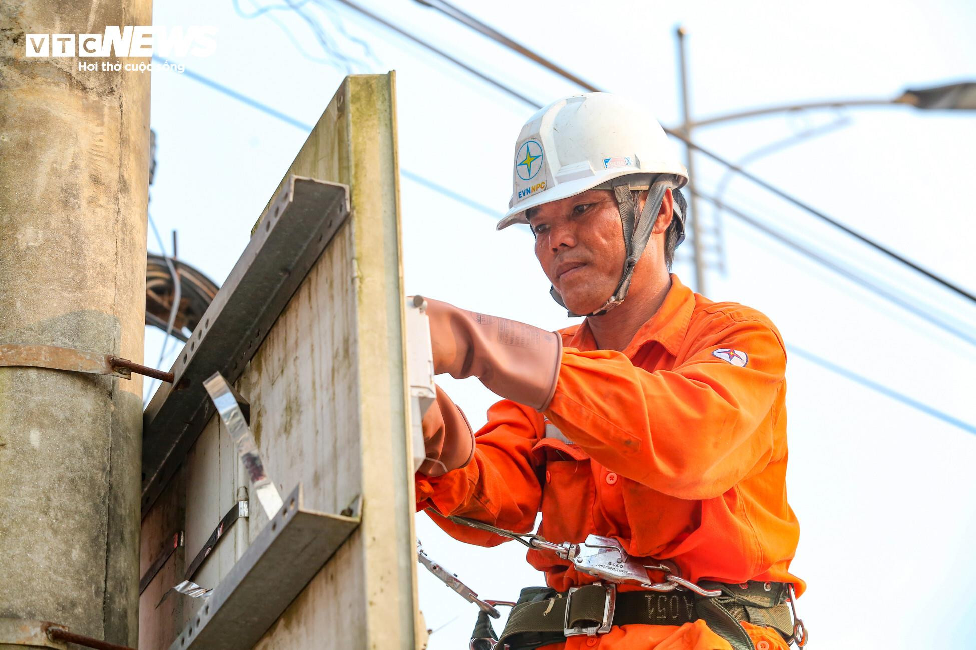 PC Hà Tĩnh nỗ lực trong công tác giảm tổn thất điện năng - 3