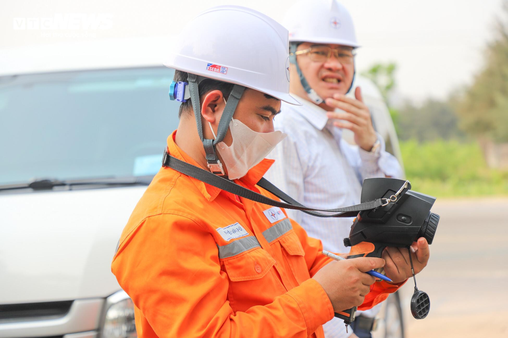 PC Hà Tĩnh nỗ lực trong công tác giảm tổn thất điện năng - 9