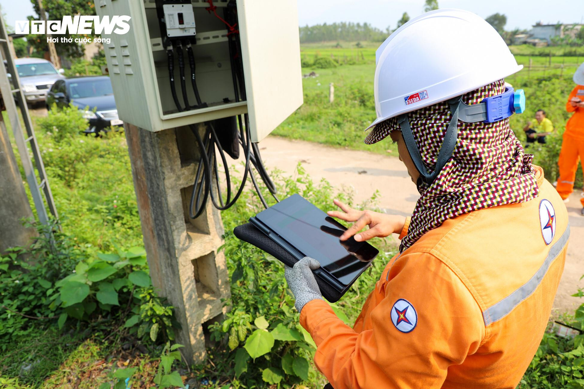 PC Hà Tĩnh nỗ lực trong công tác giảm tổn thất điện năng - 12