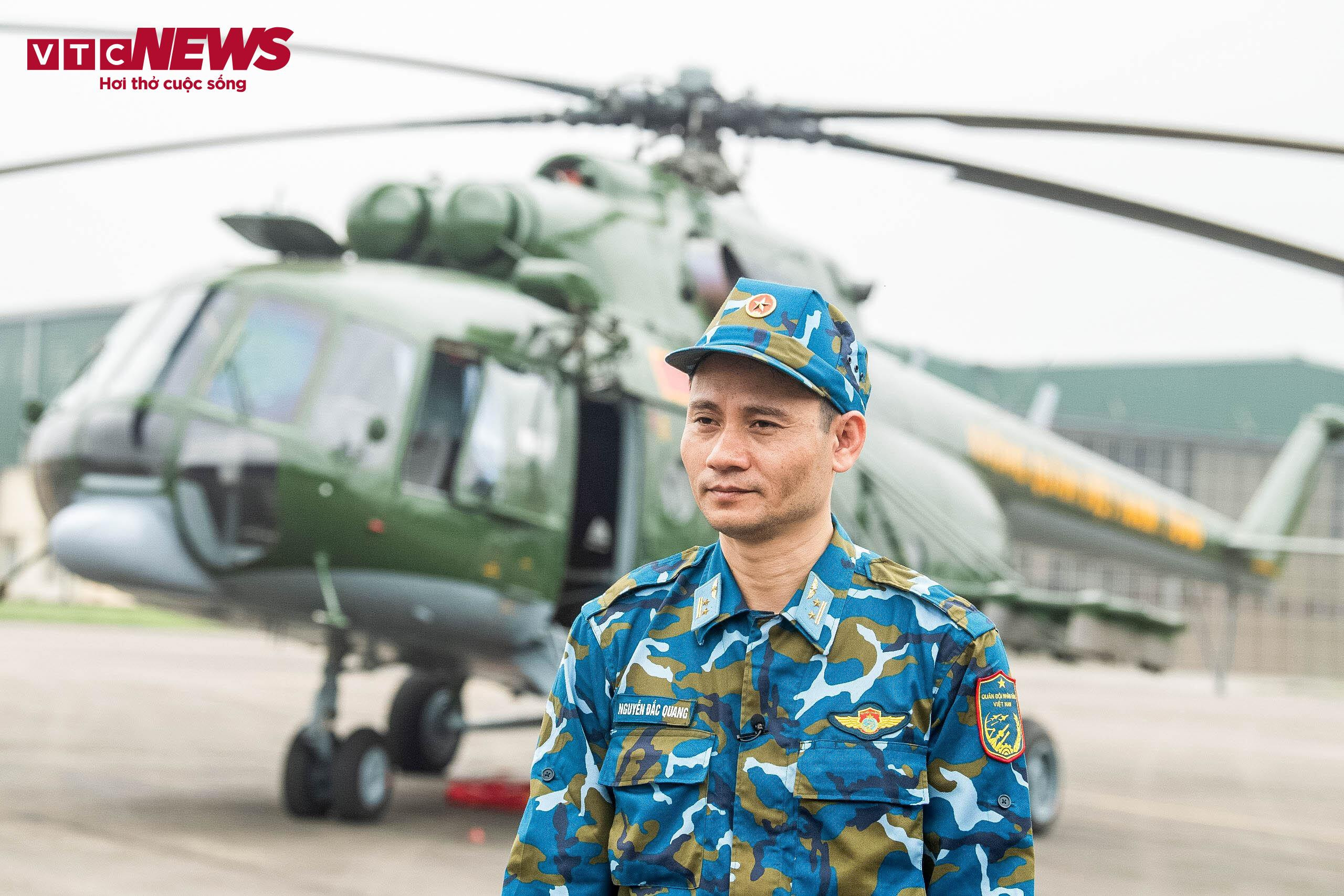 Phi đội trực thăng treo cờ bay diễn tập kỷ niệm 70 năm Chiến thắng Điện Biên Phủ - 5