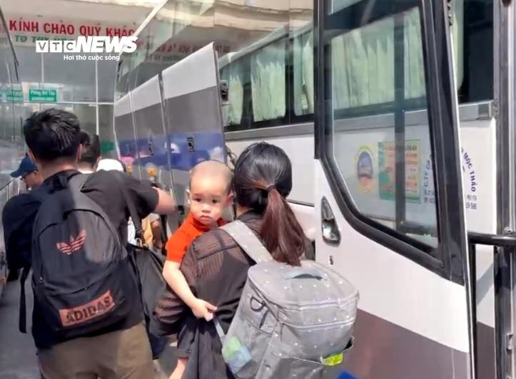 Cận cảnh khắc phục sạt lở hầm Bãi Gió để thông tuyến đường sắt Bắc - Nam - 6