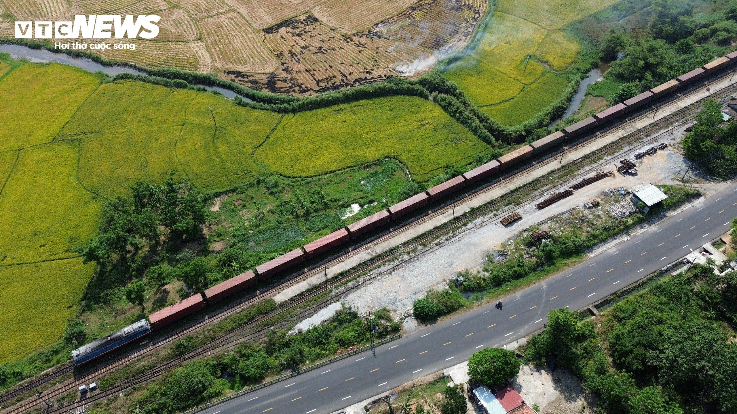 Cận cảnh khắc phục sạt lở hầm Bãi Gió để thông tuyến đường sắt Bắc - Nam - 4