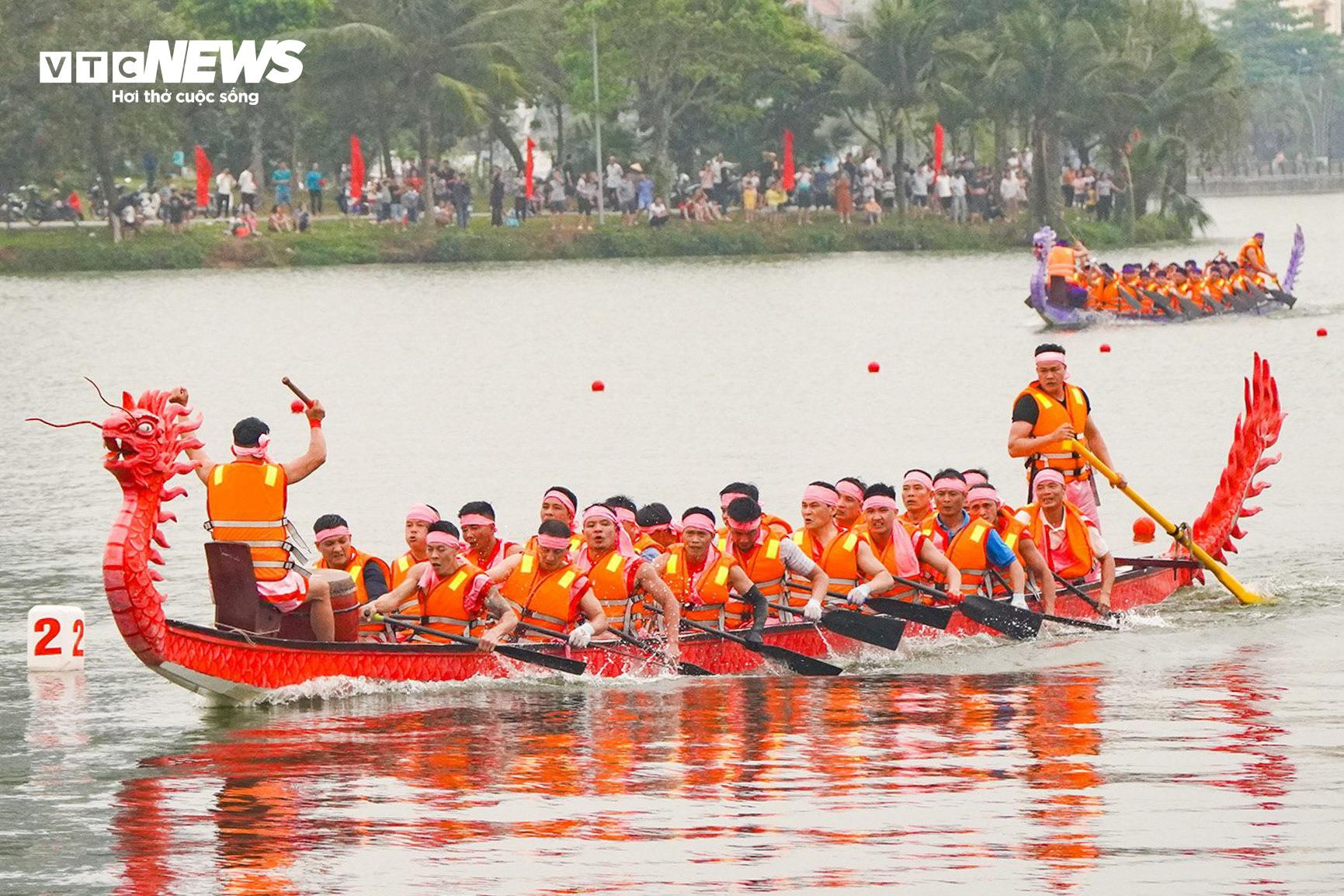 Lễ hội Đền Hùng 2024: 270 VĐV hào hứng tham dự giải đua thuyền rồng - 4