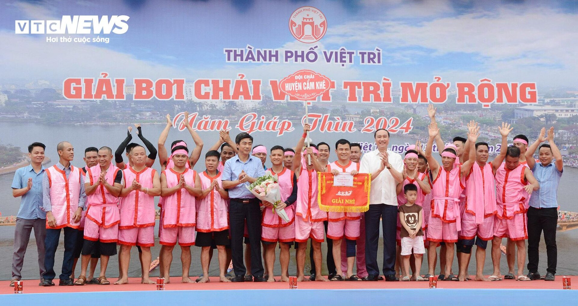 Lễ hội Đền Hùng 2024: 270 VĐV hào hứng tham dự giải đua thuyền rồng - 11