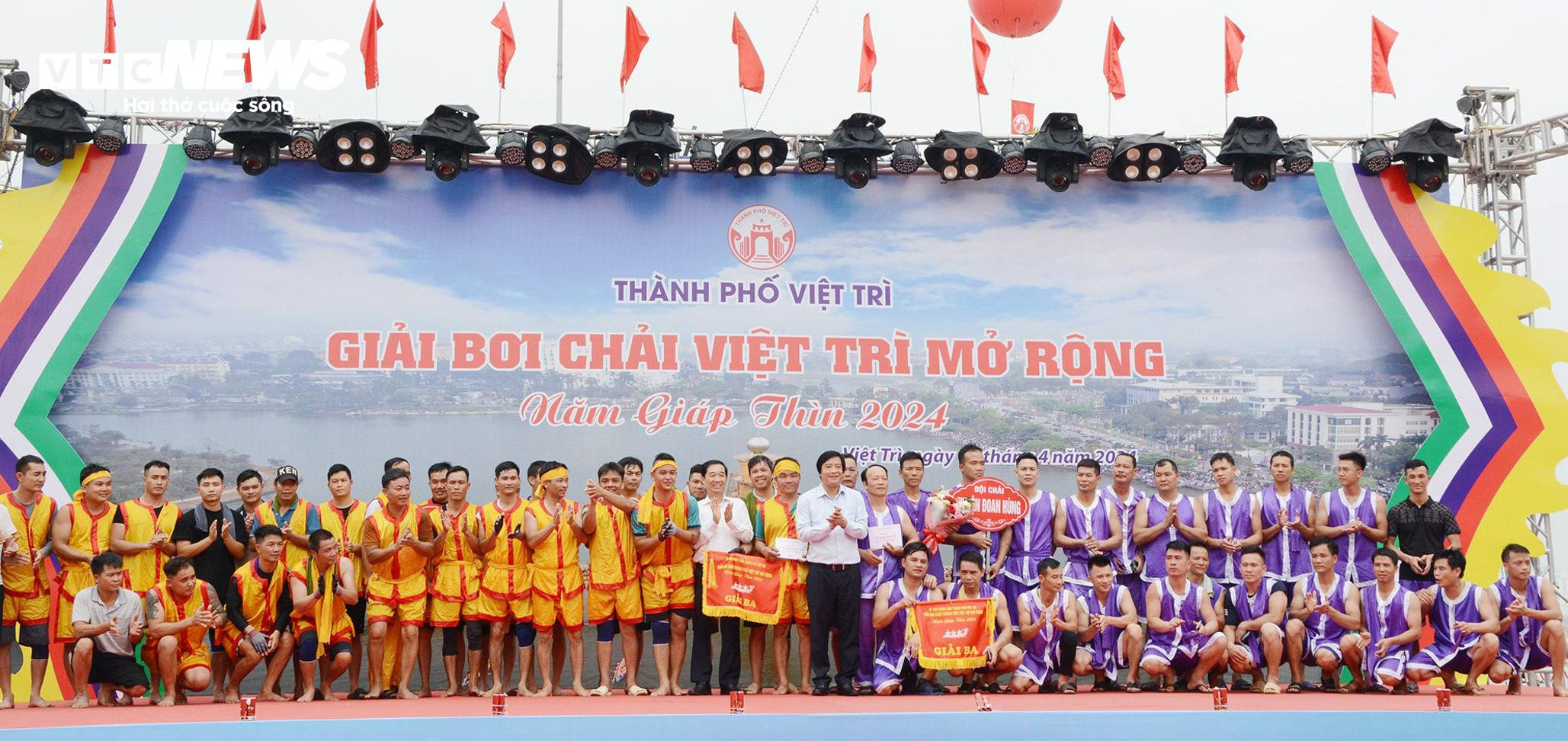 Lễ hội Đền Hùng 2024: 270 VĐV hào hứng tham dự giải đua thuyền rồng - 9